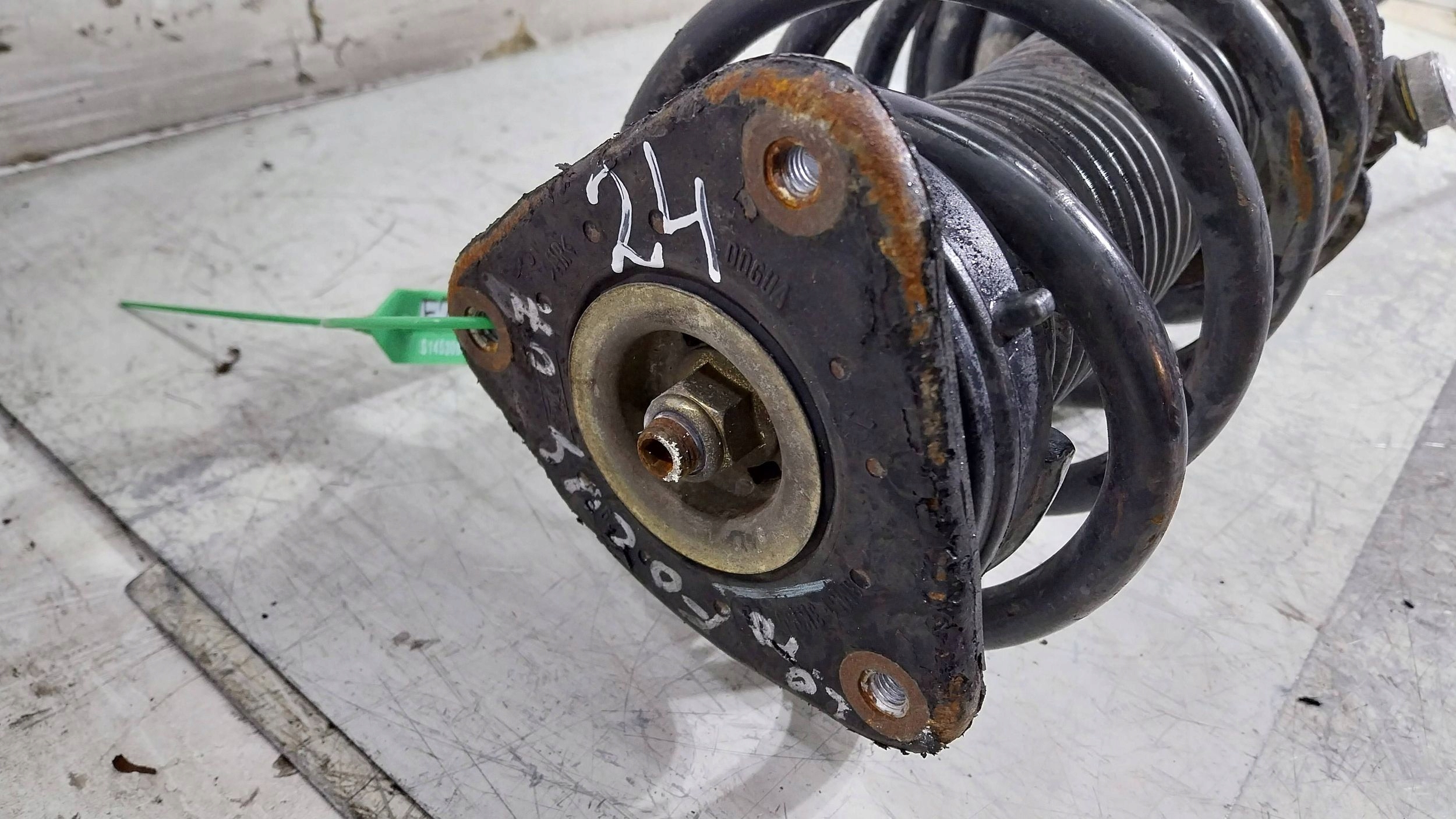 shock absorber left front 4M51-18K001-PCB FORD C-MAX MK1 FOCUS MK2