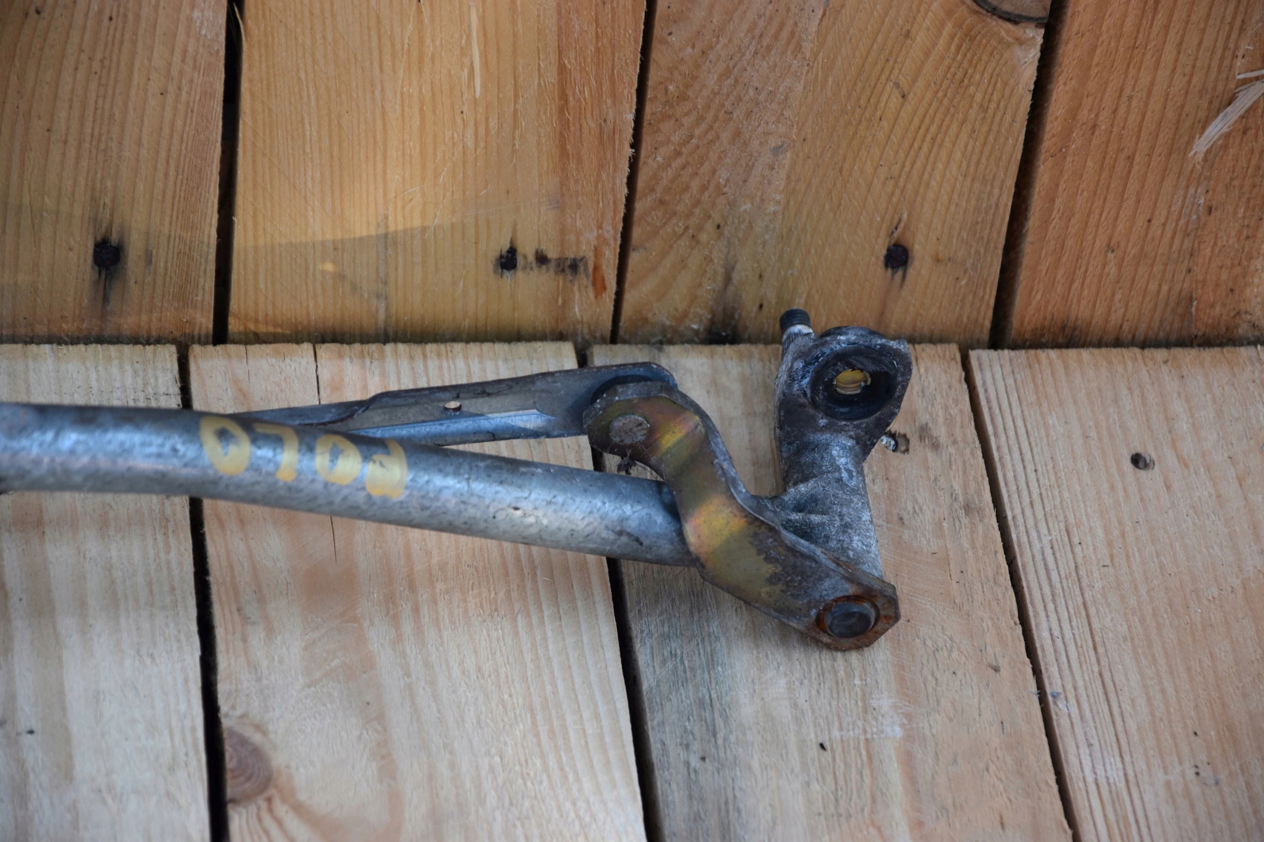 VOLKSWAGEN POLO wiper mechanism front