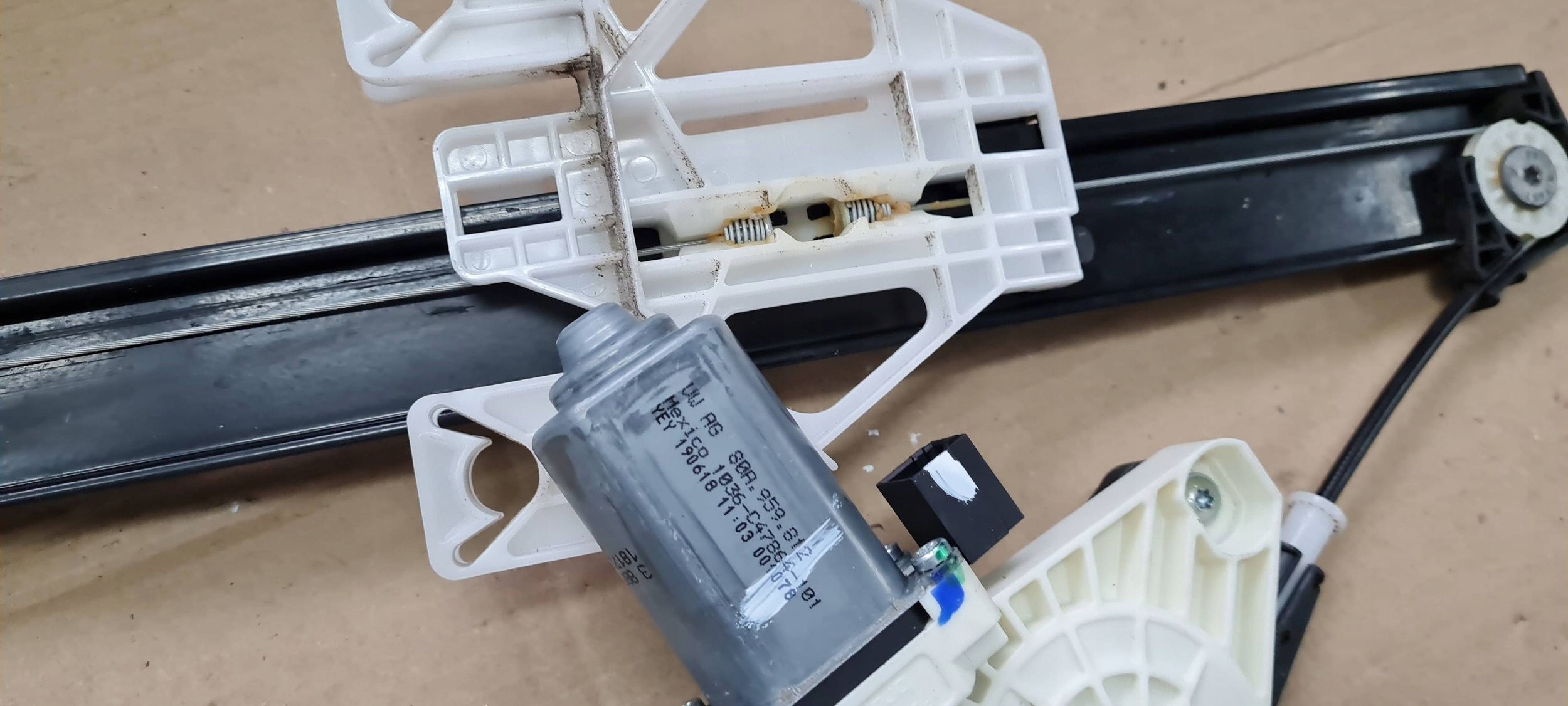 Q5 80A mechanism window regulator left rear part 80A839461