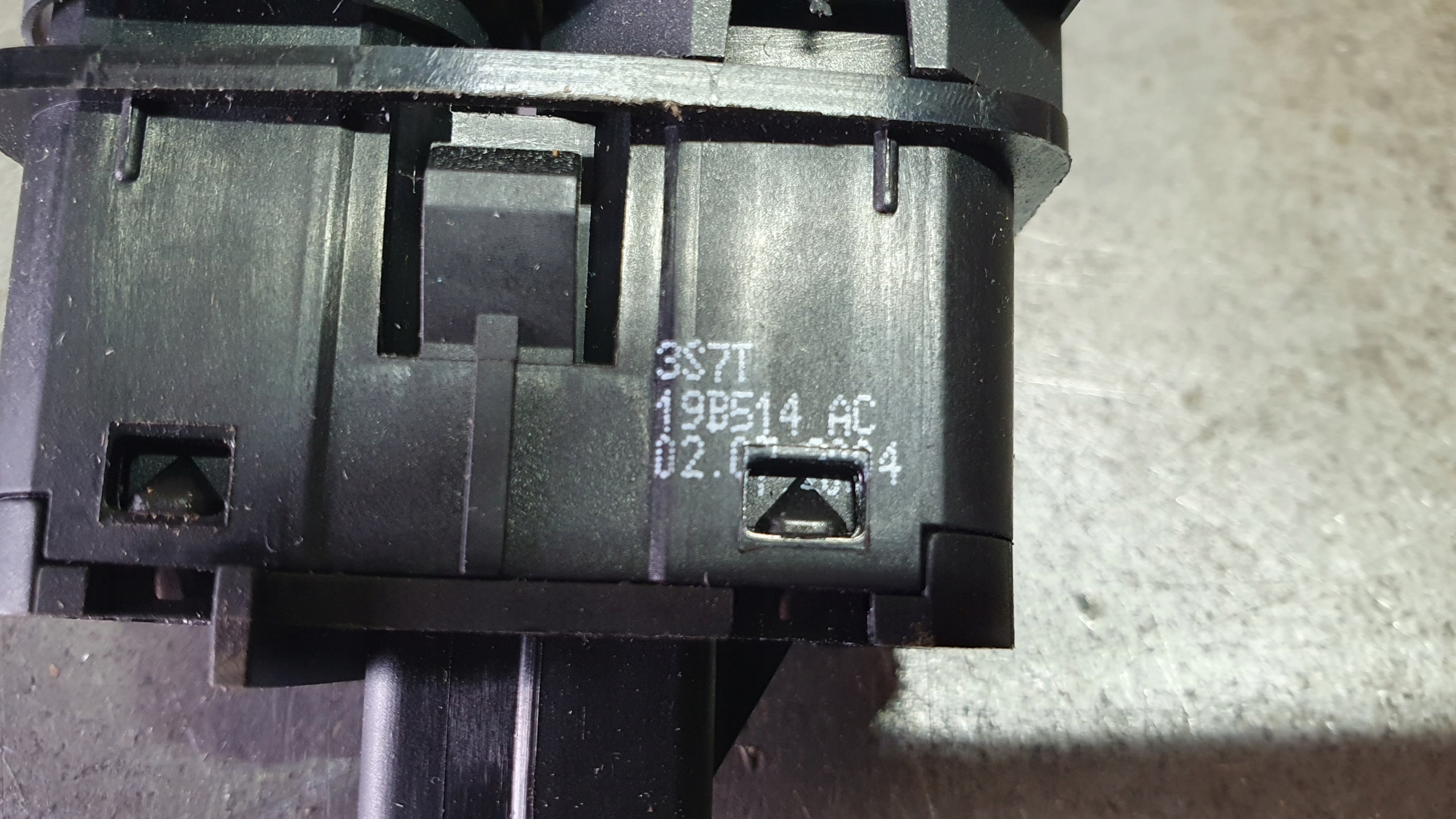 opening control switch bonnet boot FORD MONDEO MK3 3S7T 19B514 AC
