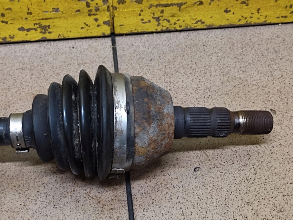 OPEL ASTRA H 1.4 semi-axis right front 13191326