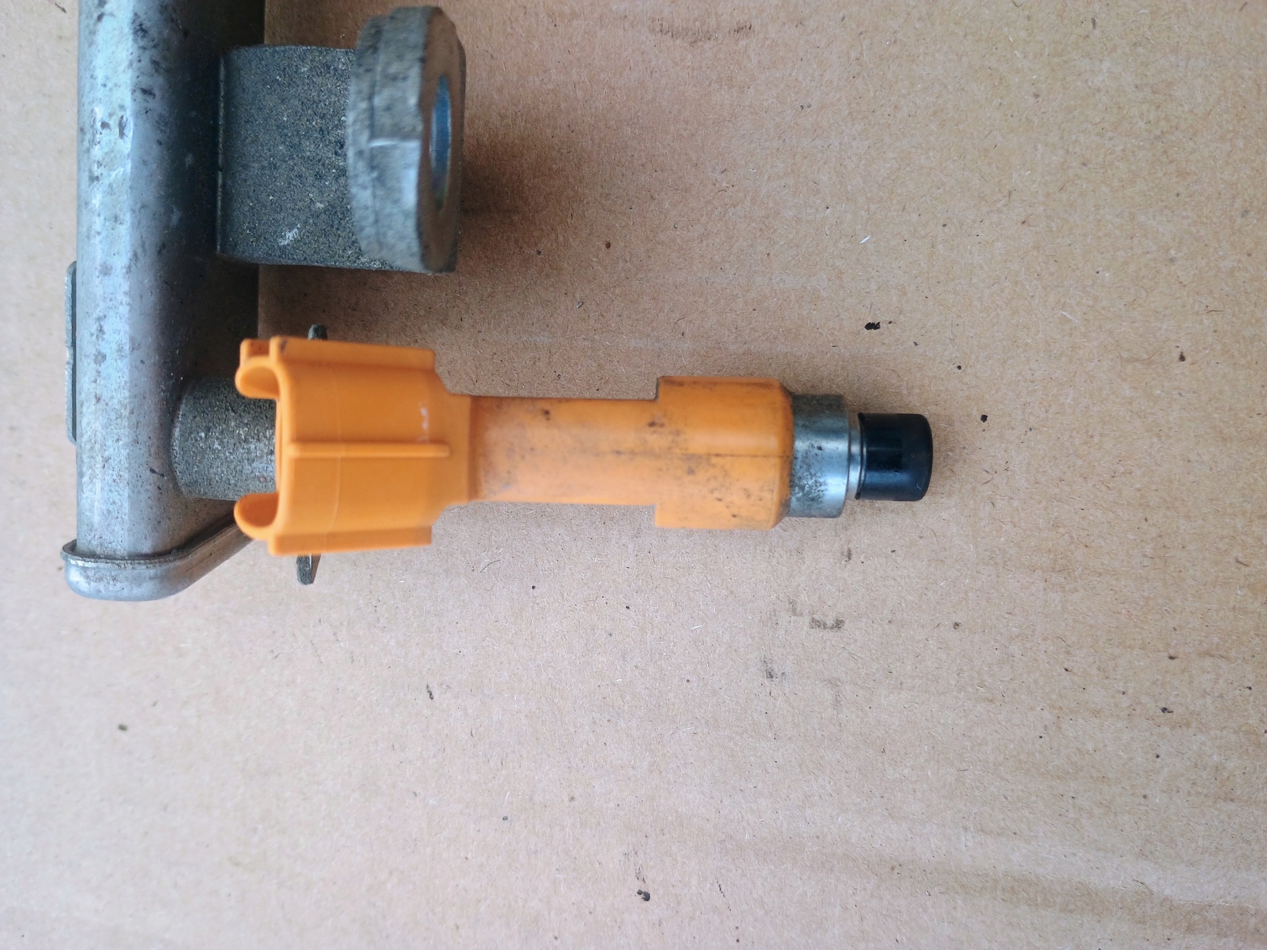 Rampe injection Injecteur 008092520 AGILA B SPLASH COLT