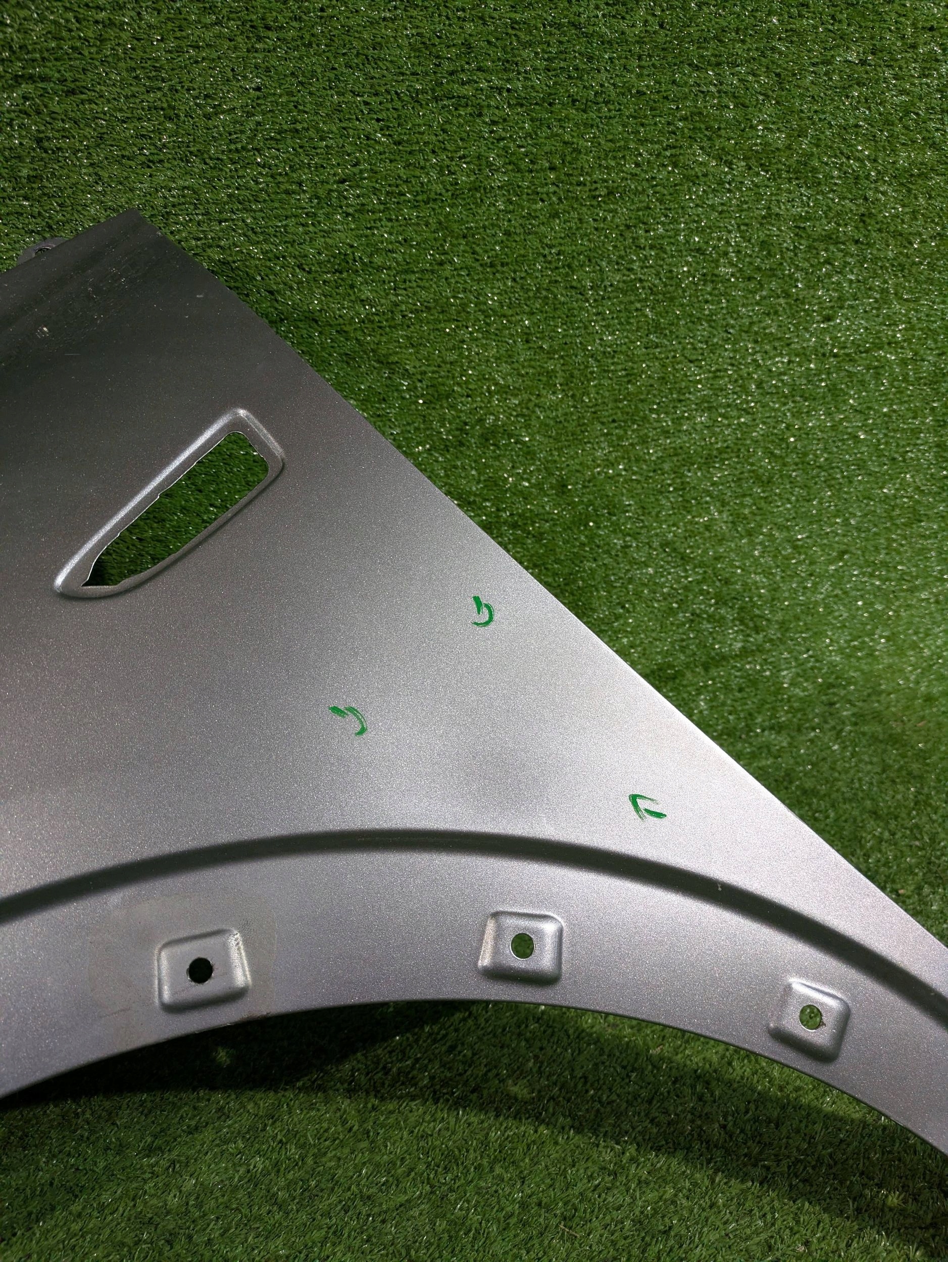 fender front left front OPEL CROSSLAND X NR.373