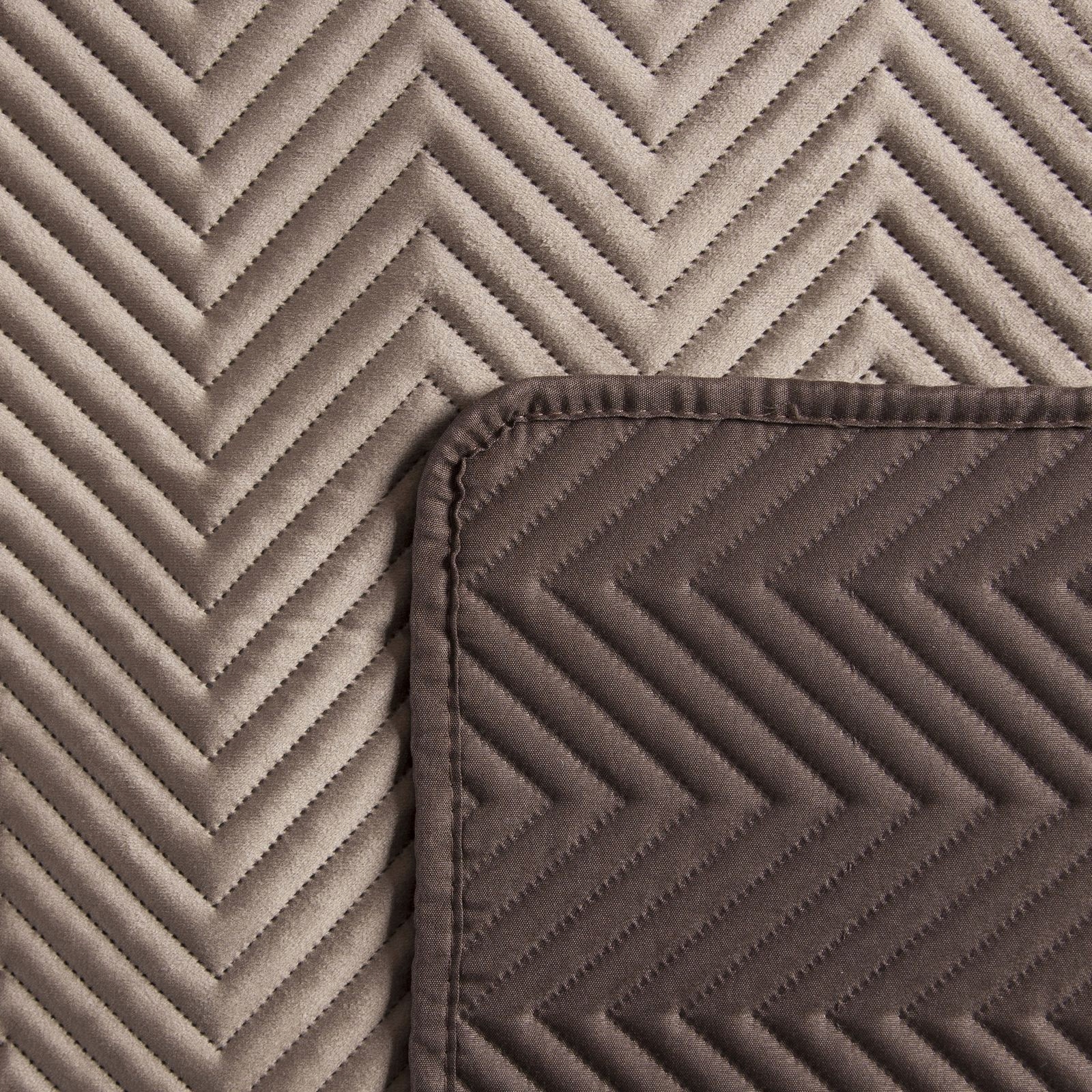 Hnědý přehoz na postel Sofia 220 x 240 cm prošívaný pléd Glamour