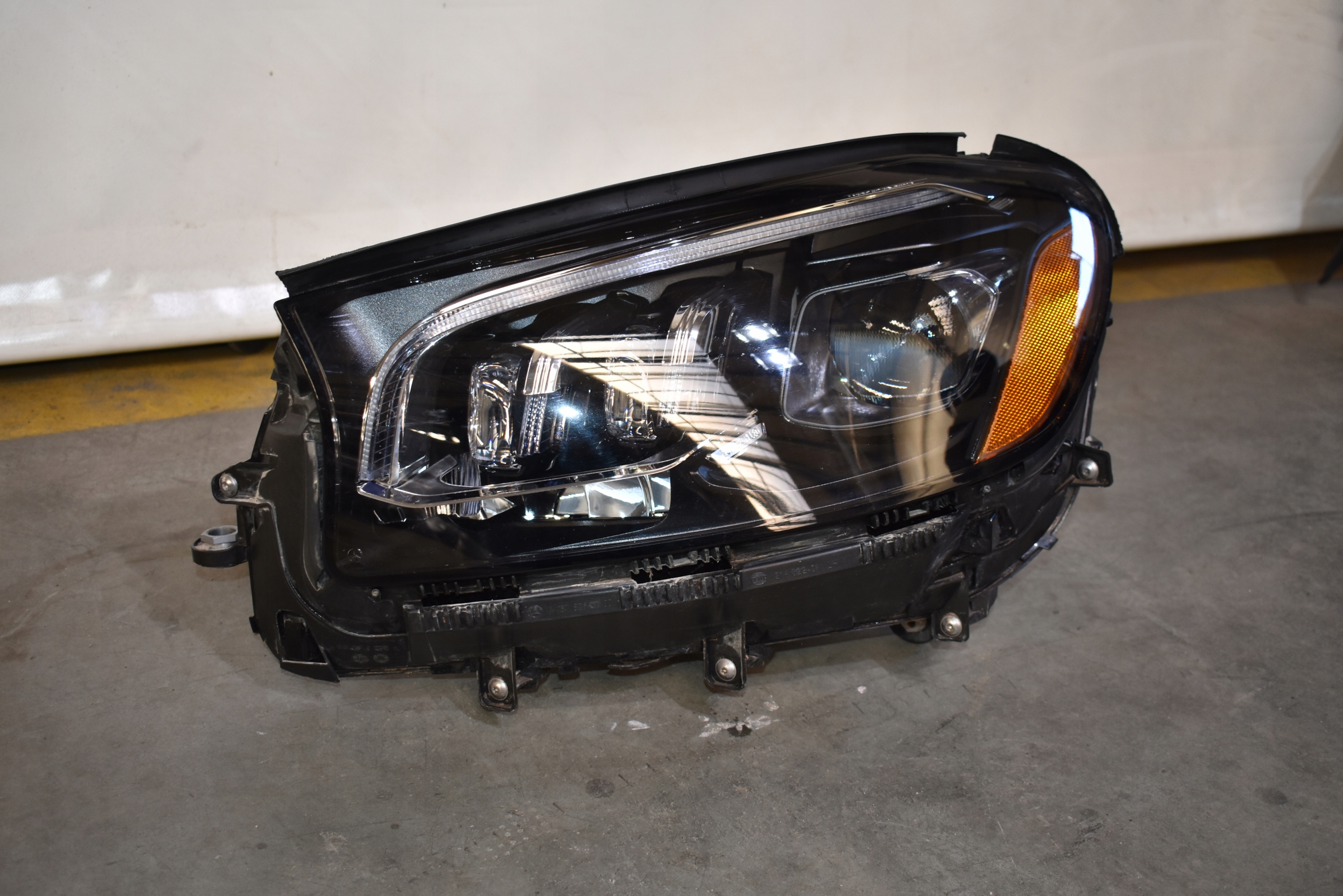 IDEALNA light front front left MULTIBEAM MERCEDES GLS X167 USA 1
