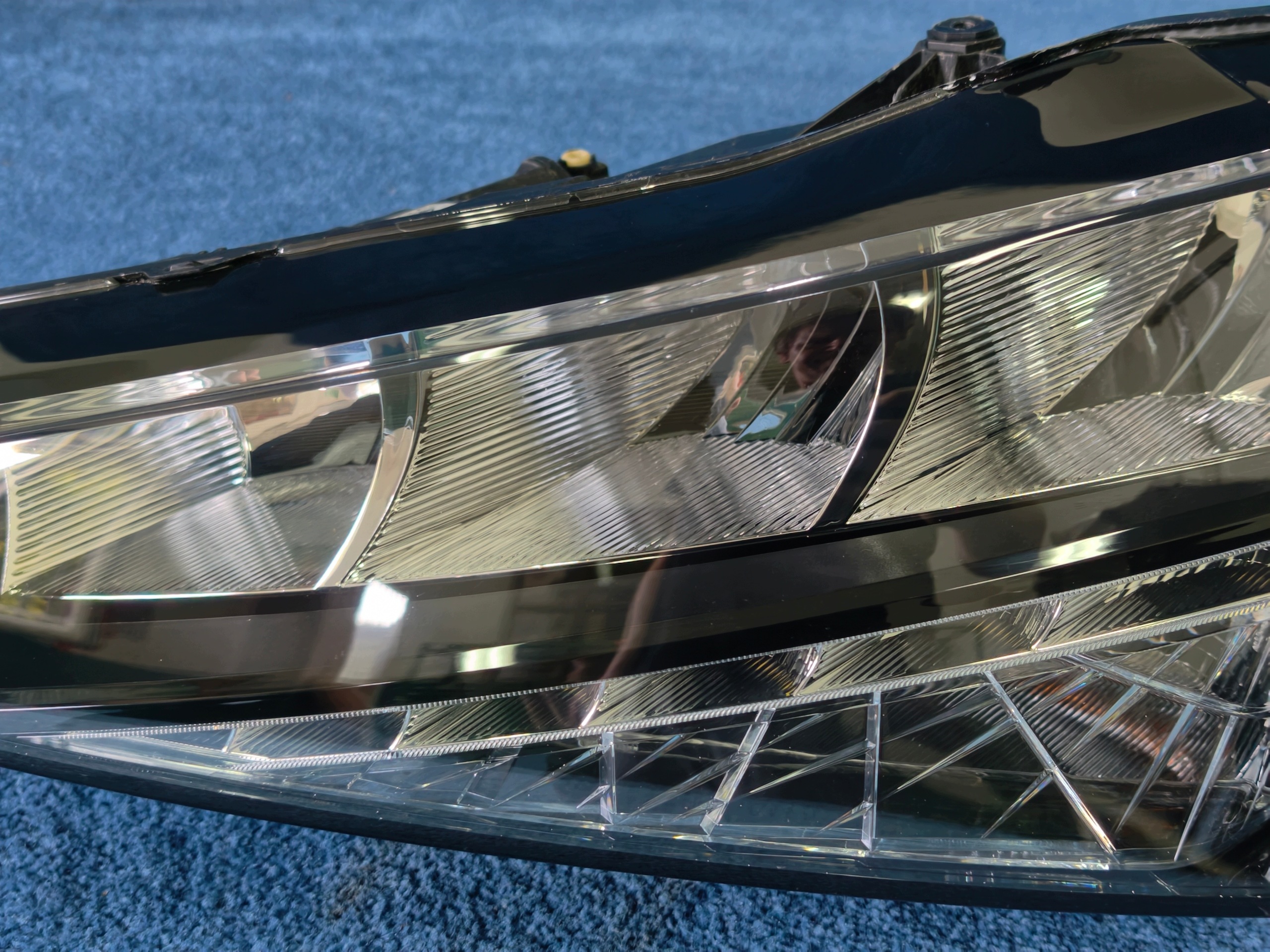 SKODA SCALA REFLEKTOR light left front H7 + LED LADNA original 657941015