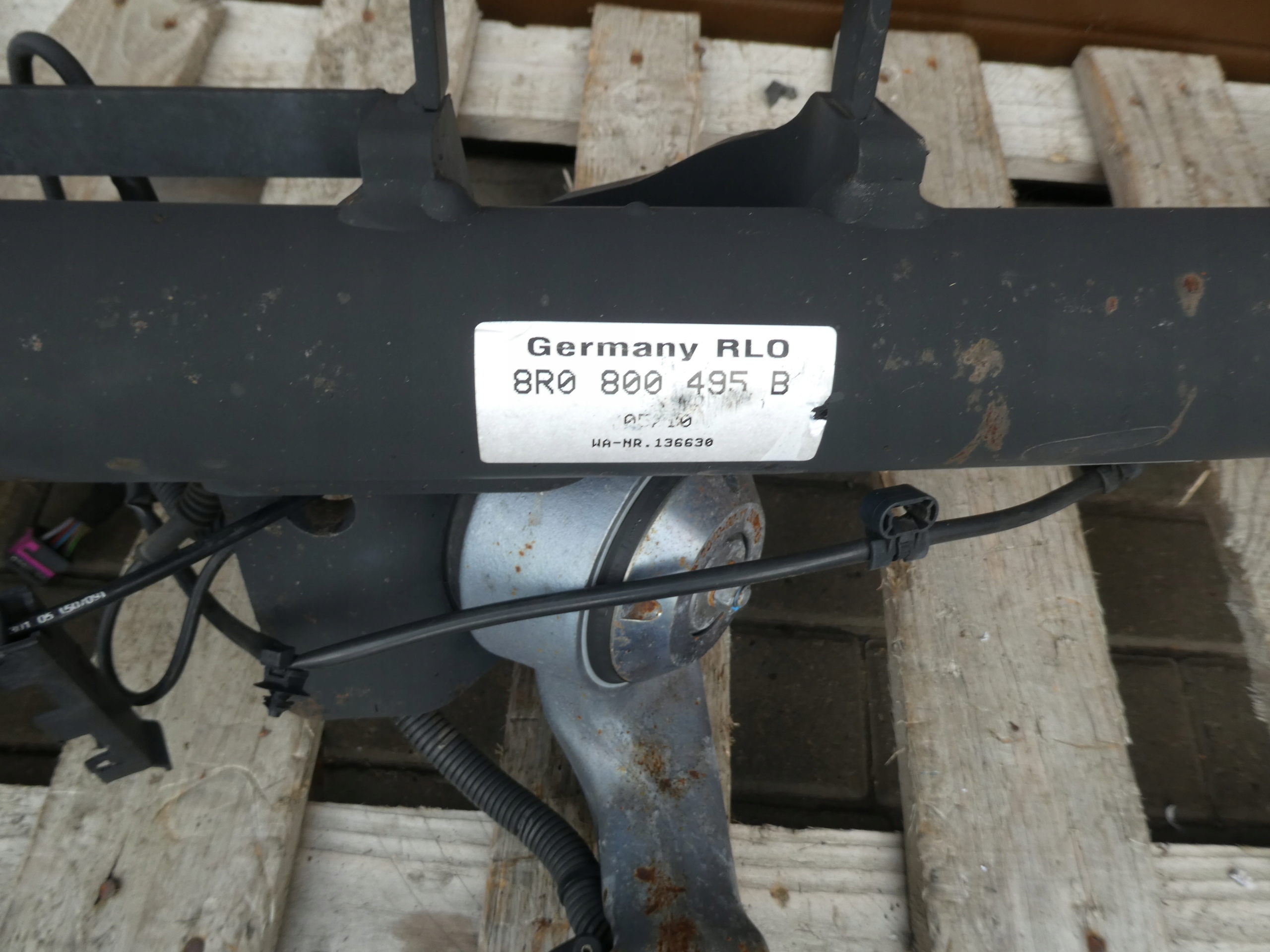 tow AUDI Q5 8R 8R0800495B