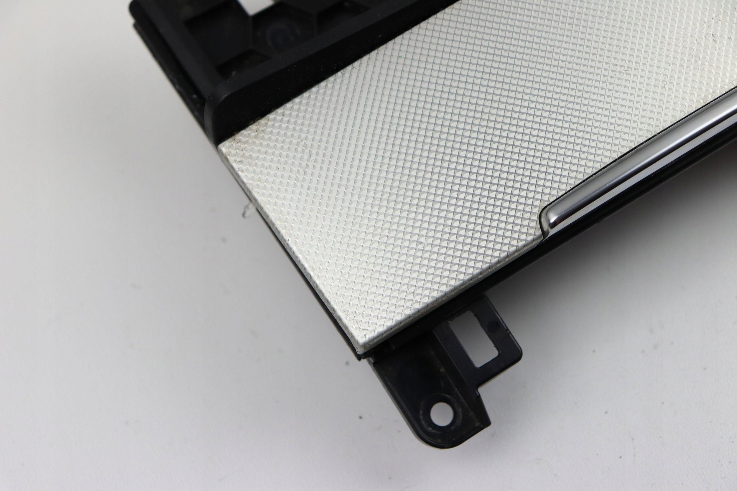 AUDI Q7 4L ashtray front front ZAPALNICZKA 4L0857951