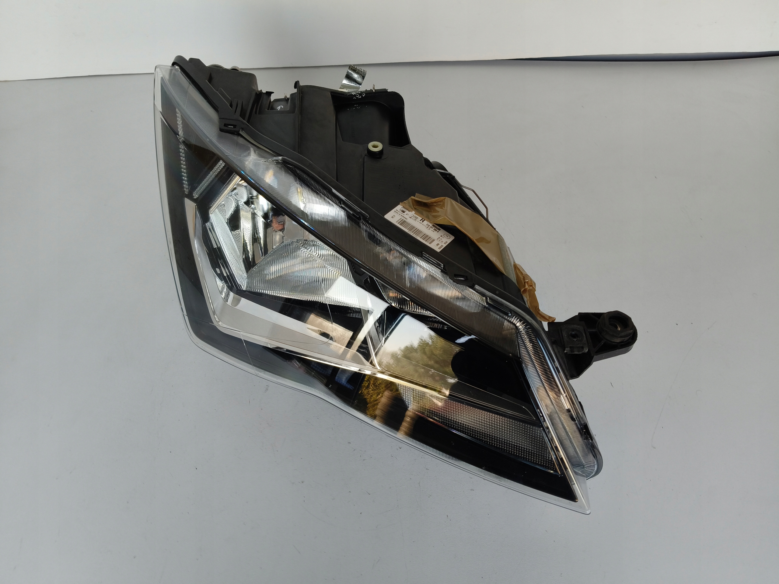 light right REFLEKTOR SEAT ATECA 575 16- LED