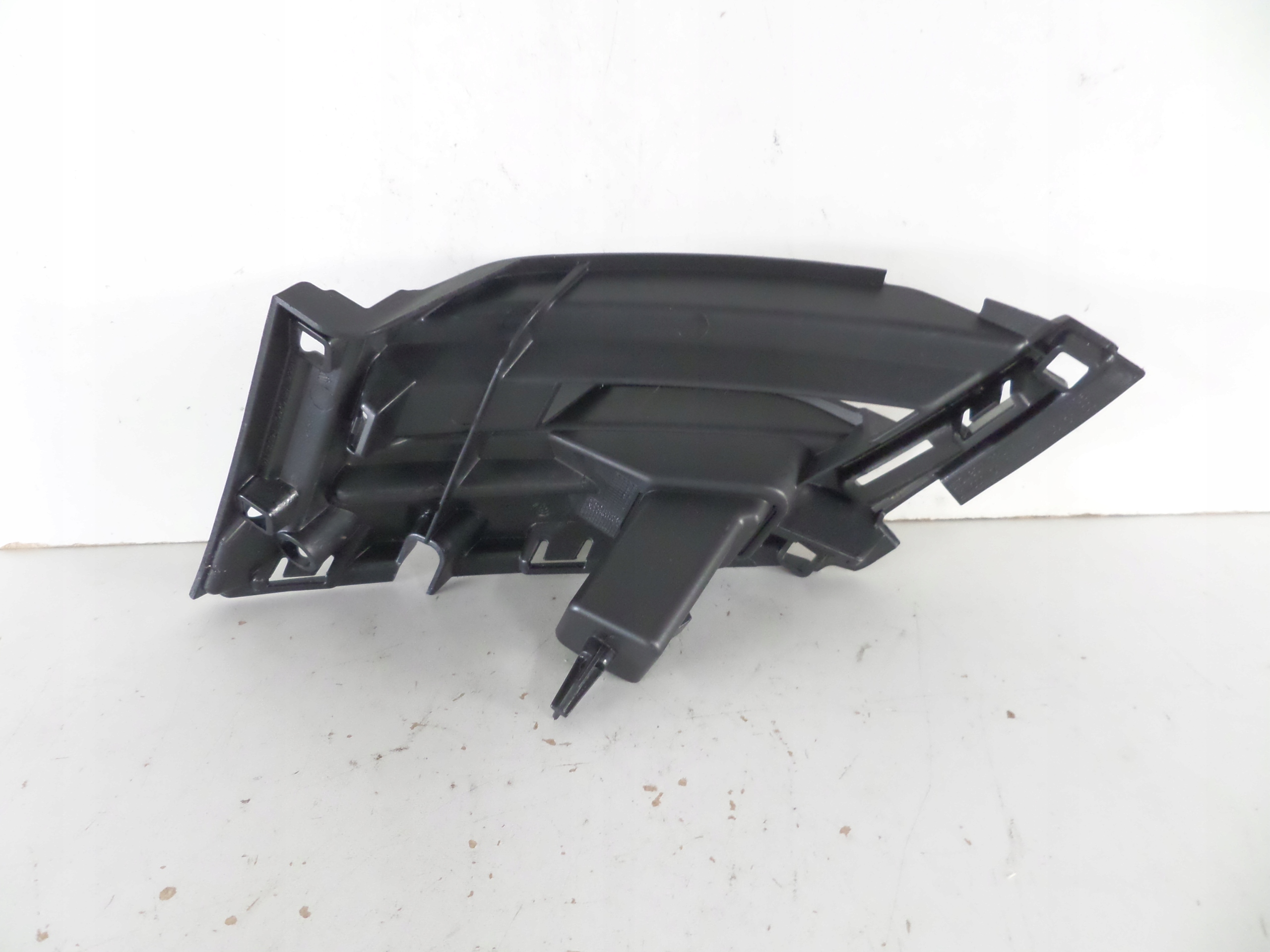 SUPPORT SUPPORT PLAQUE AVANT GAUCHE SKODA OCTAVIA III 17