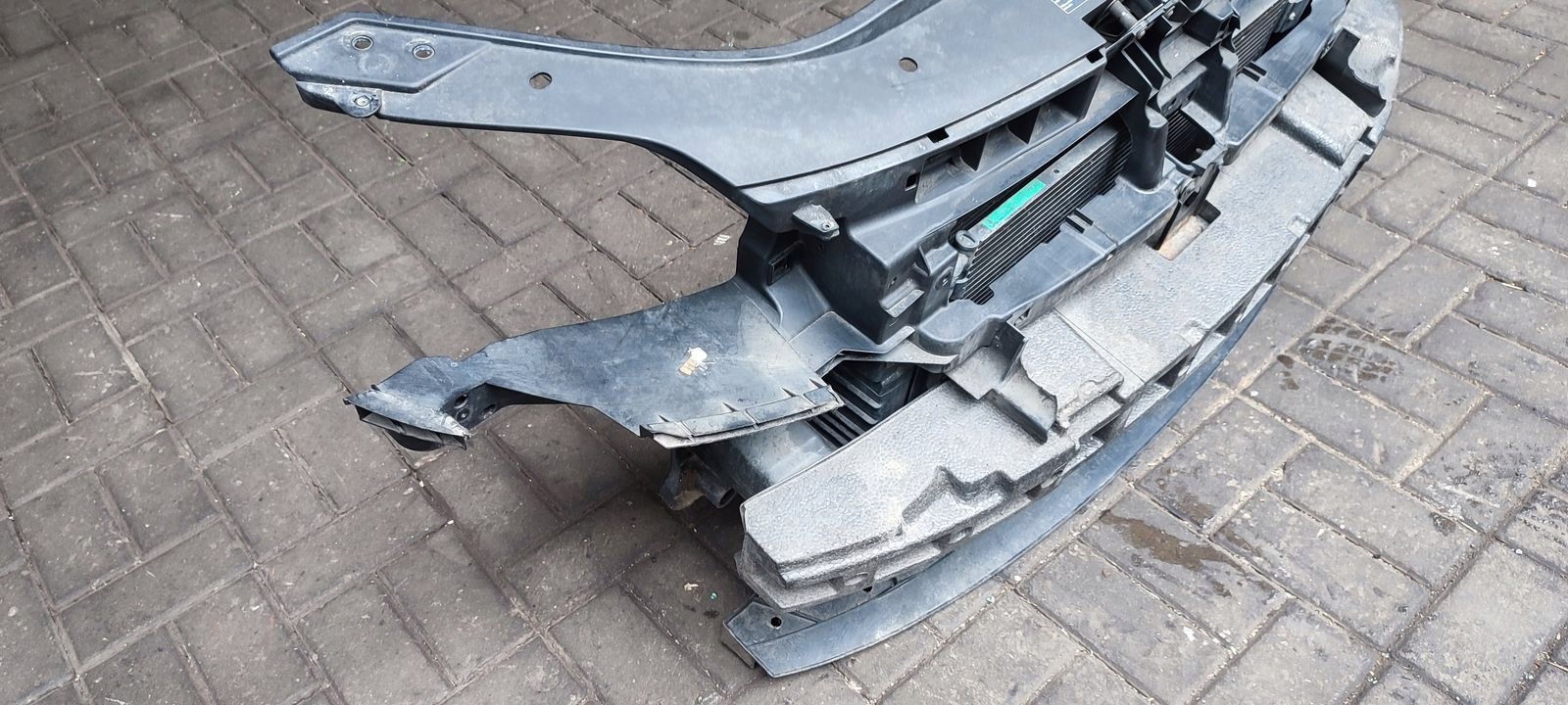 support panel for radiators pillar iron VW Golf plus 1,4 TSI