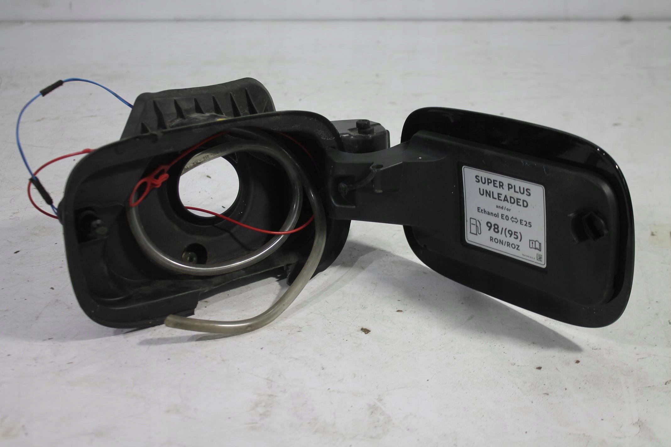 KLAPKA WLEWU PALIWA 36A809857 BENTLEY BENTAYGA 15 Part number 36A809857