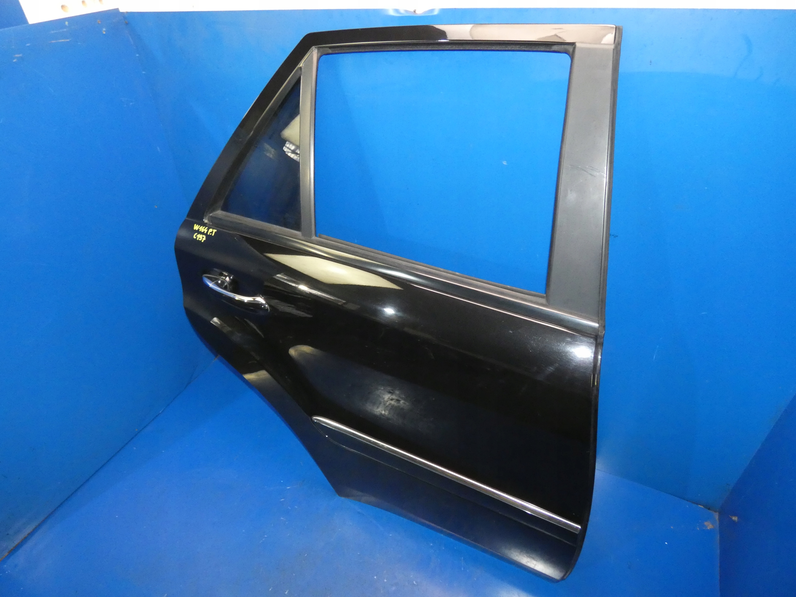 MERCEDES ML W164 door right rear part rear. right