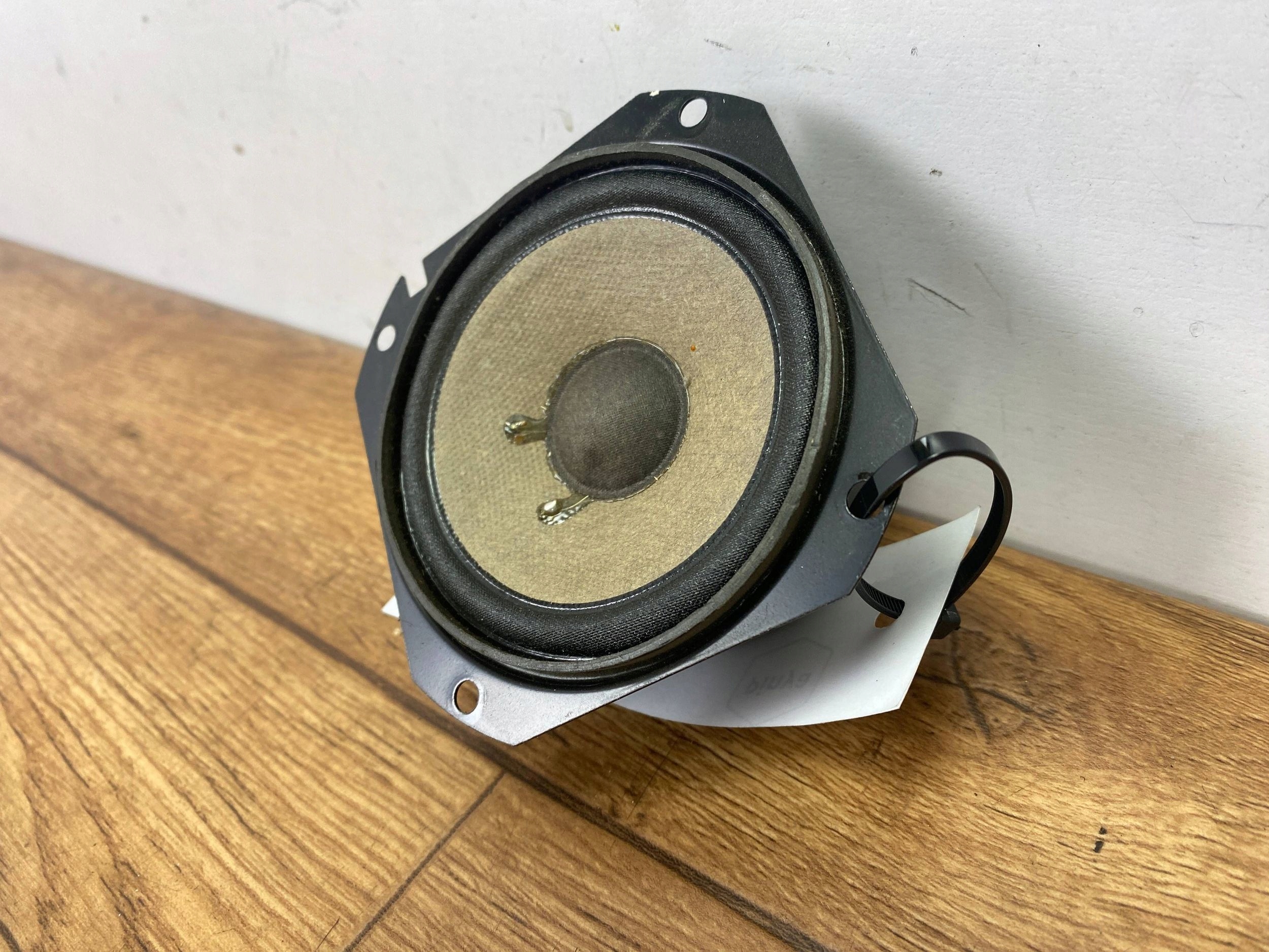 speaker centralny Chevrolet Corvette C6 2005+