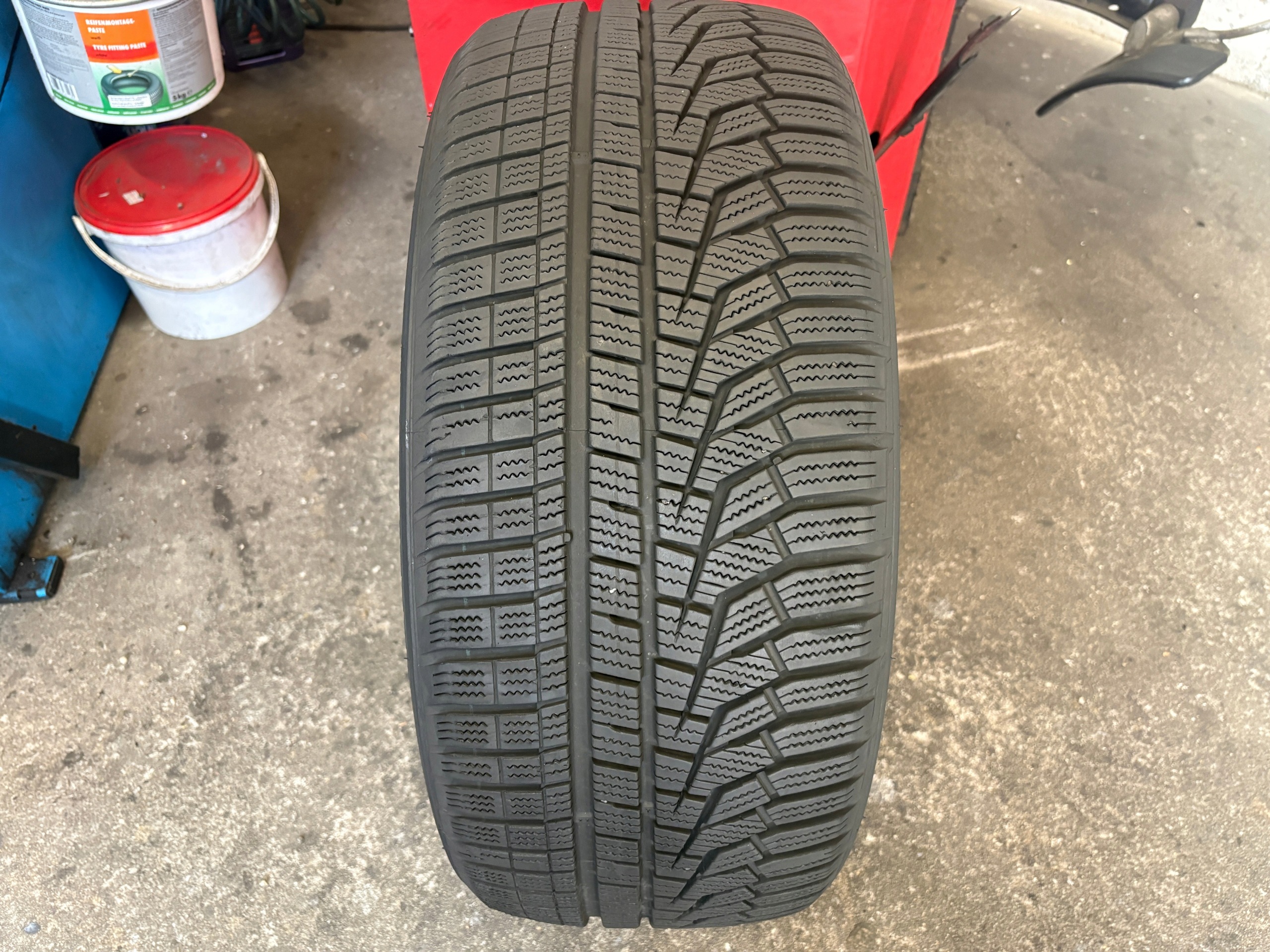 gomma invernale 225/50R17 Hankook Winter e*cept Evo2 6,5mm 2024r