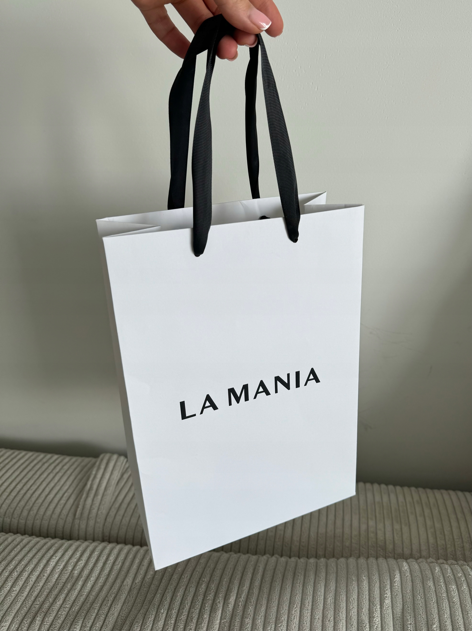 La Mania biała torba papierowa prezentowa czarne Logo 30/ 21/10cm • Cena, Opinie • Torby