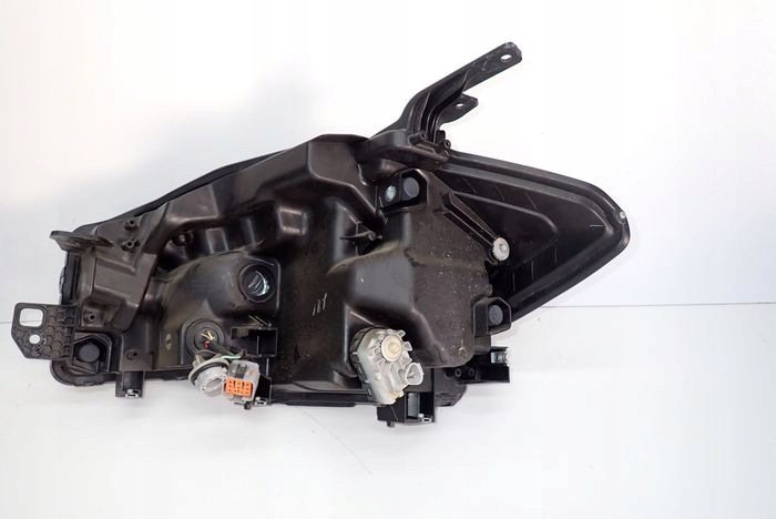 SUZUKI SX4 S-CROSS LIFT 16- reflektor right light right