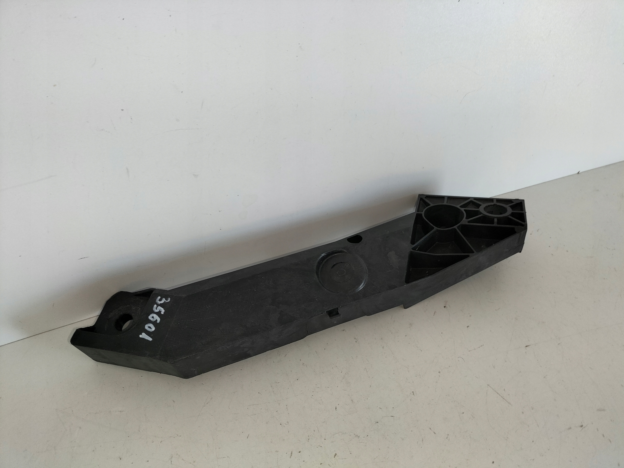 holder okular front left RENAULT TRAFIC III 14- OPEL VIVARO B 14