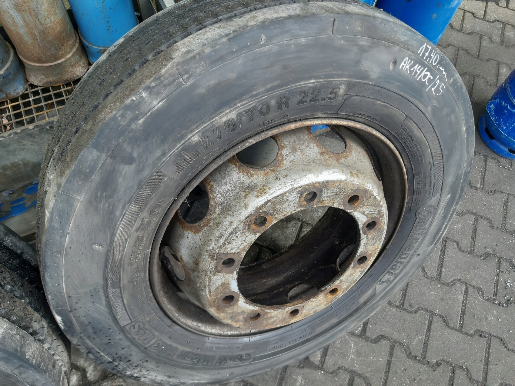 tyres discs wheels CIEZAROWE 275/70 R22.5 152/148J CONTINENTAL