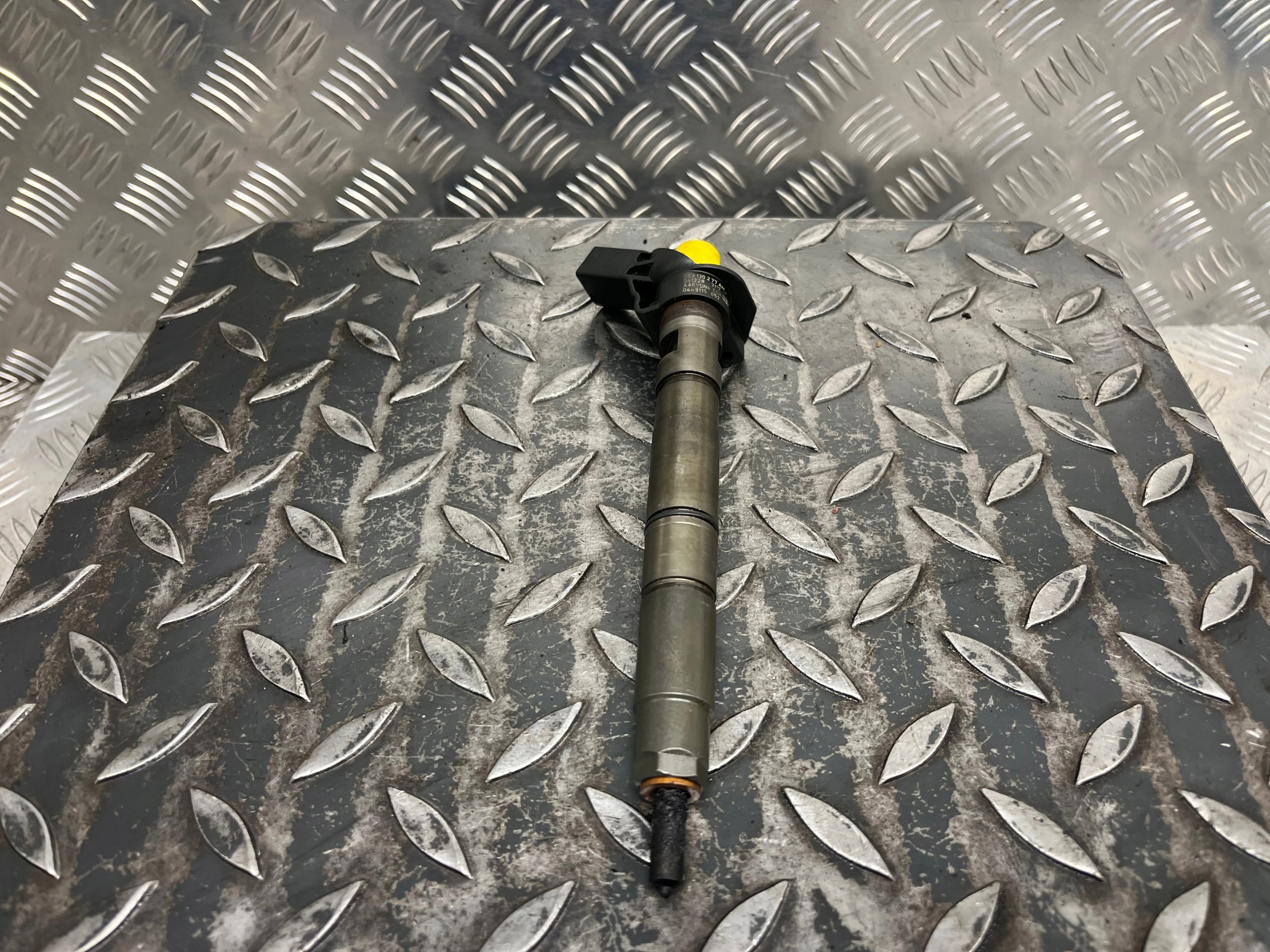 nozzle injector VOLKSWAGEN PHAETON 059130277AH