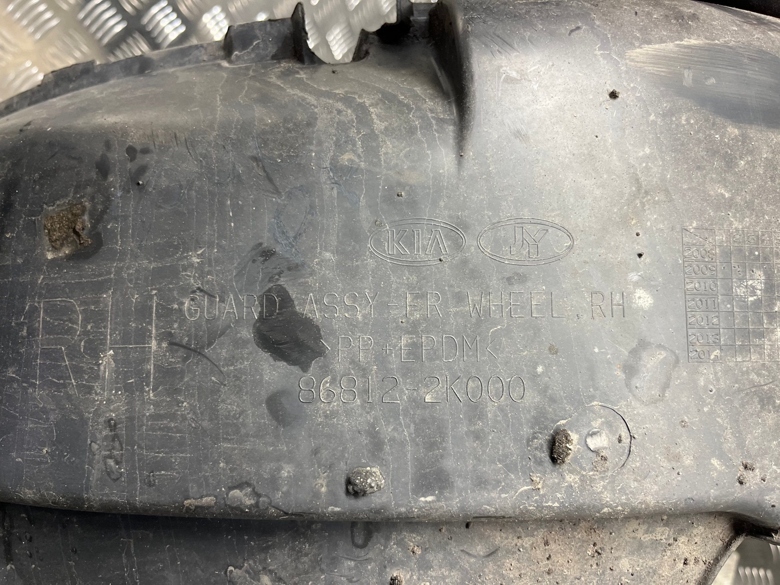 mudguard right front KIA SOUL 86812-2K000