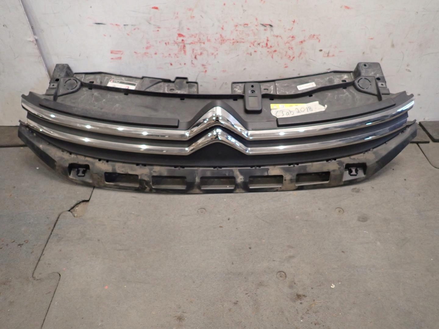 Grill CITROEN C3 III 16- 9812063477
