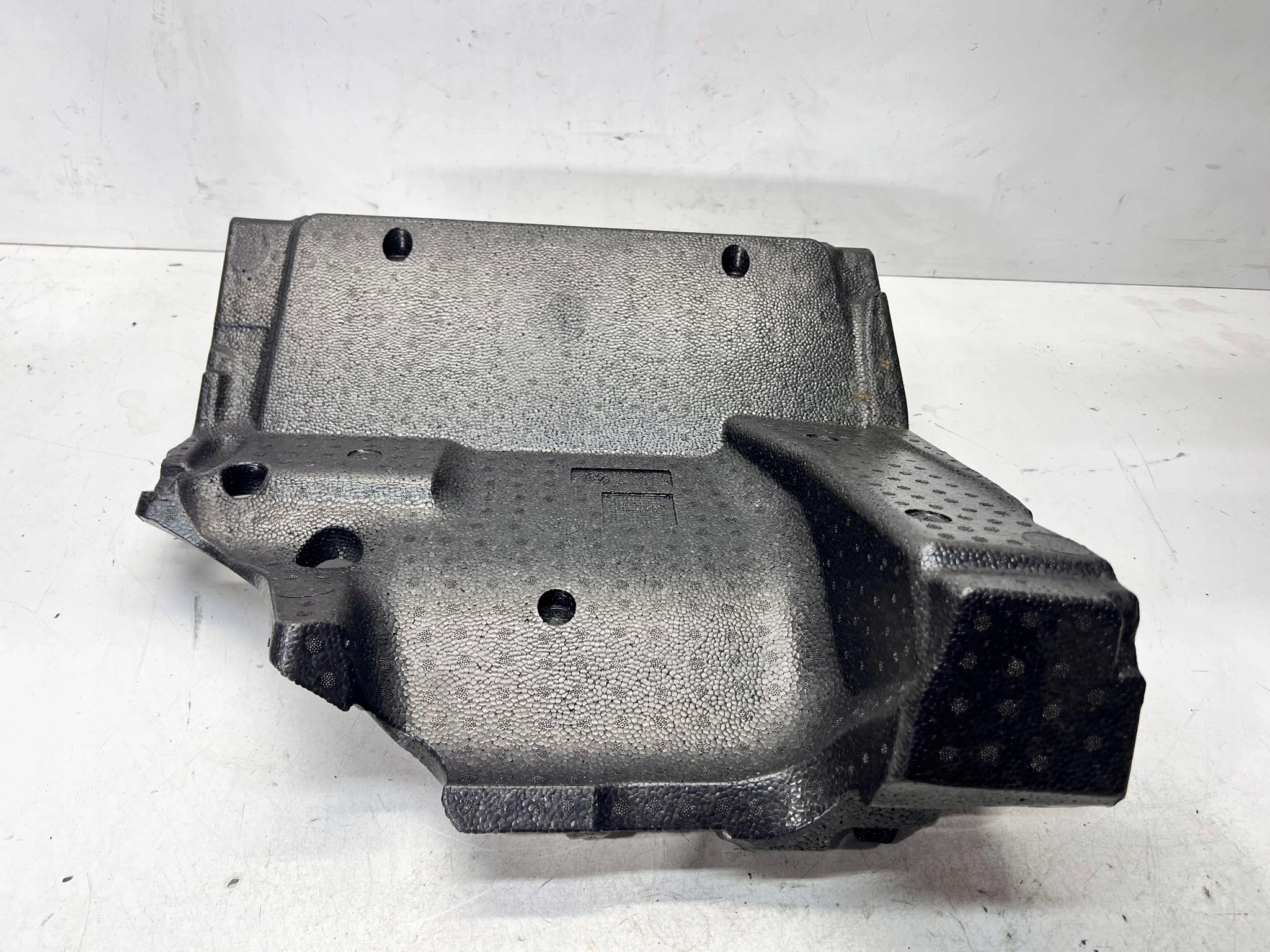 WKLAD polystirene below feet right AUDI Q4 E-TRON 10C864417B