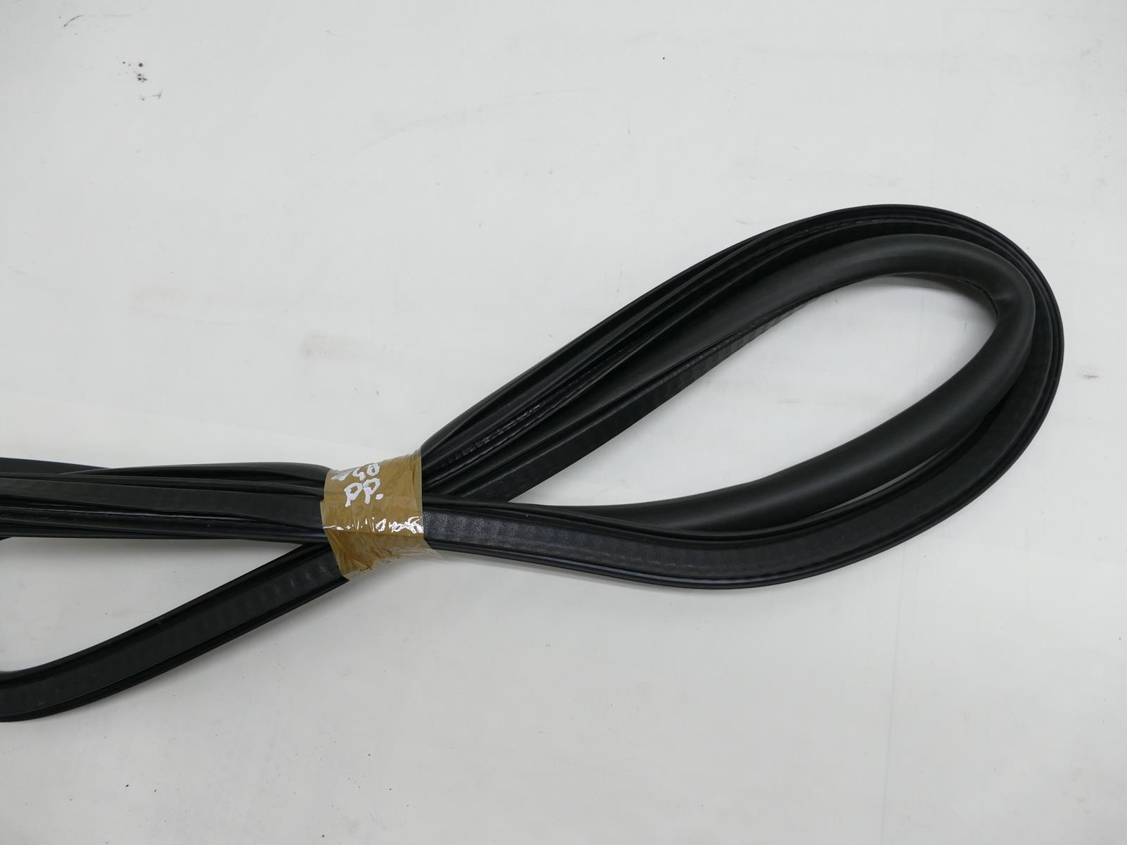 VOLVO V40 II USZCZELKA DRZWI PRAWY PRZÓD PRAWA 16r Typ samochodu Samochody osobowe