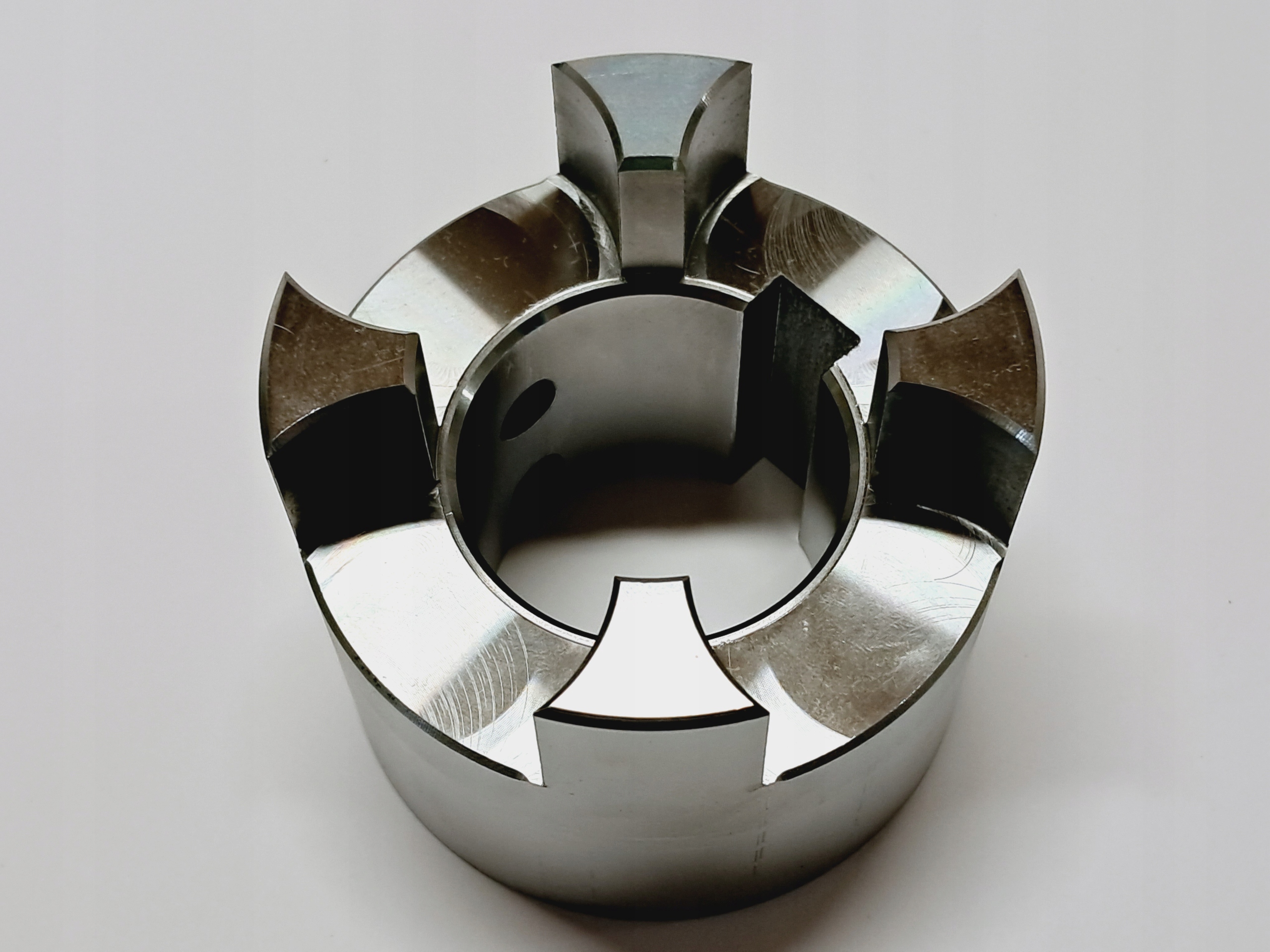 Spojka průměru 80 mm s otvorem fi44 w12 polovina fi80 L114