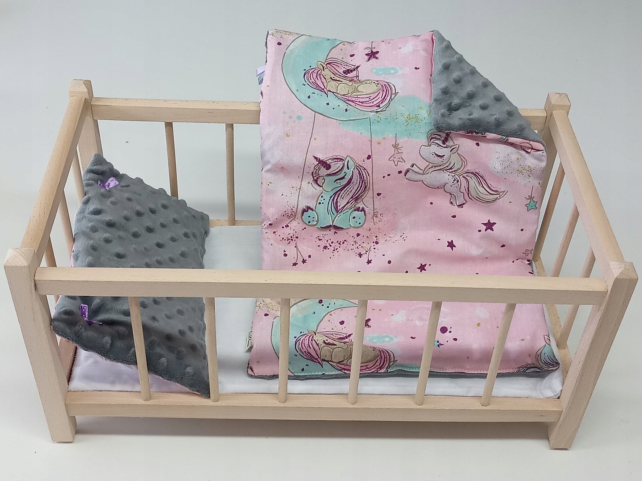 DREWNIANE ŁÓŻECZKO dla lalek + POŚCIEL - PRODUCENT.