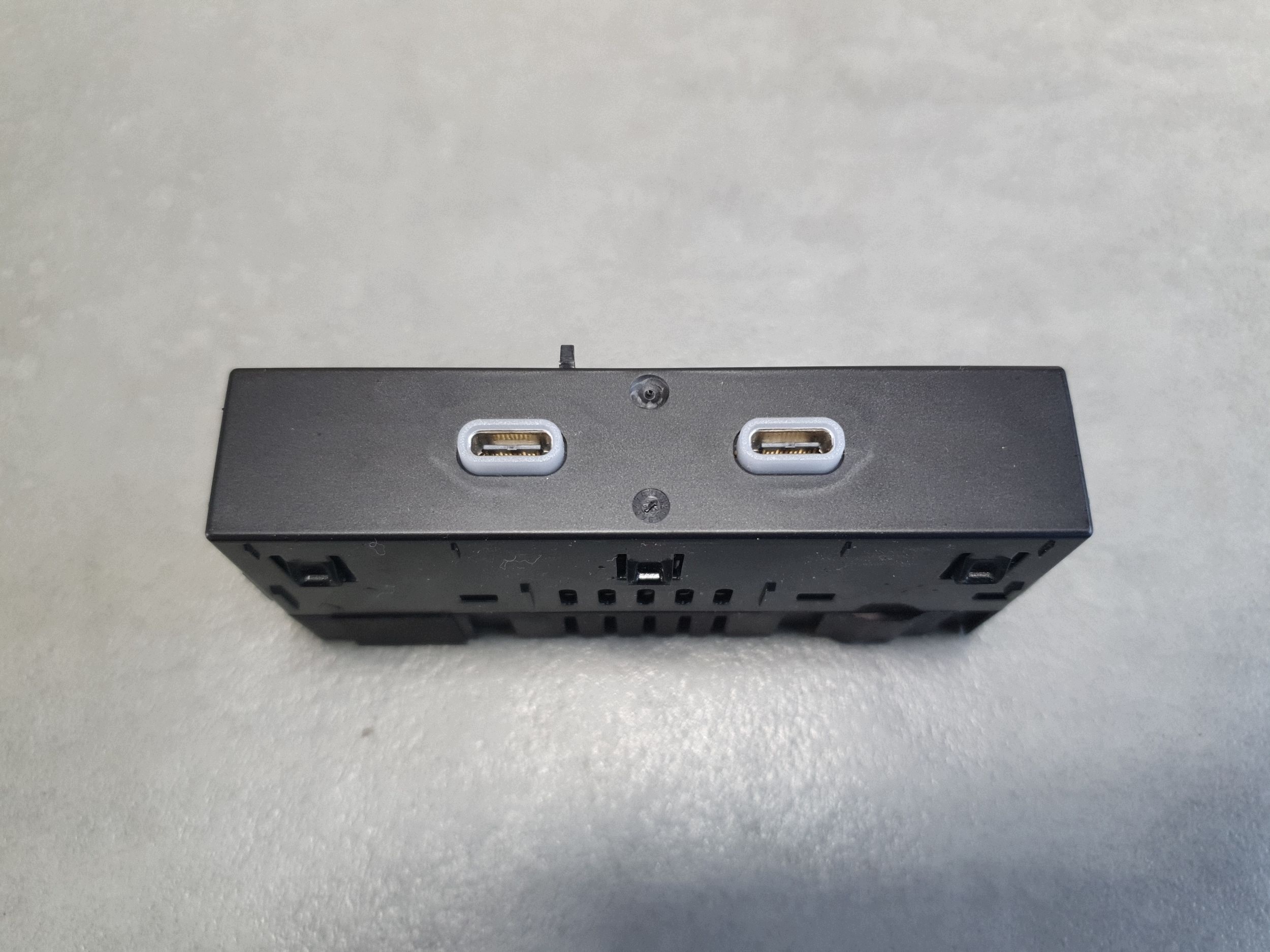 Audi A3 8Y adapter USB port 8Y0035736