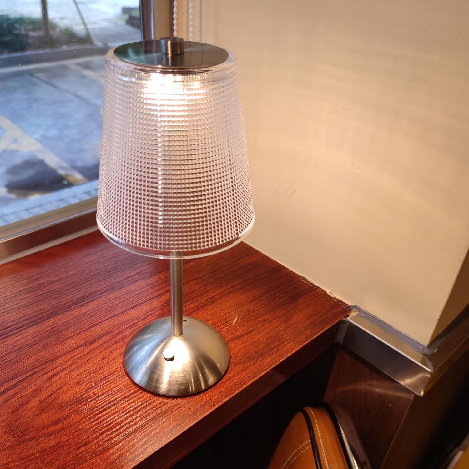 LAMPKA NOCNA LED BEZPRZEWODOWE PRZYCIEMNIANIE 3 KOLORY DOTYKOWA Kod producenta 6LT02070207