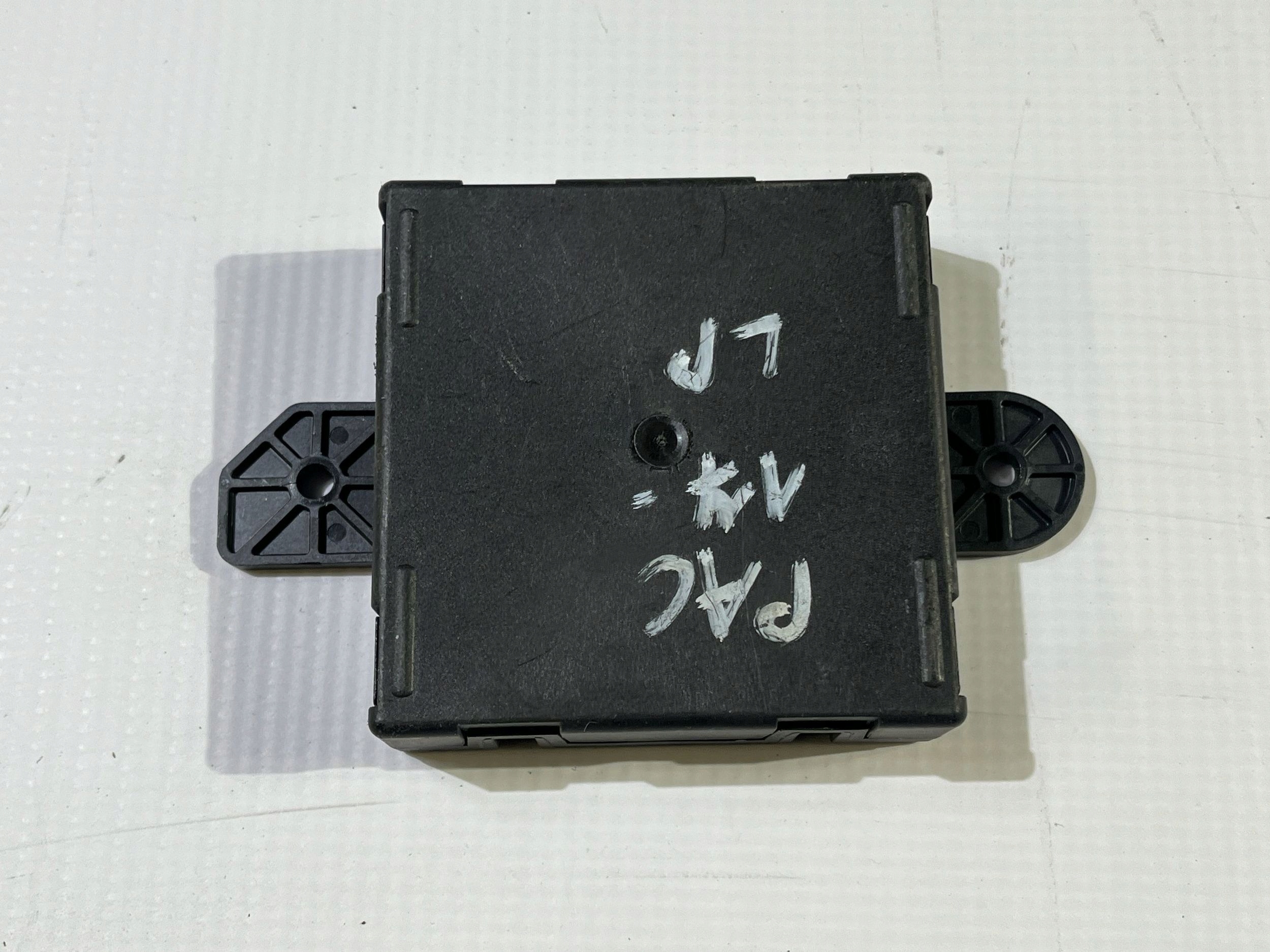 module control unit door front driver´s left side Chrysler Pacifica 2017