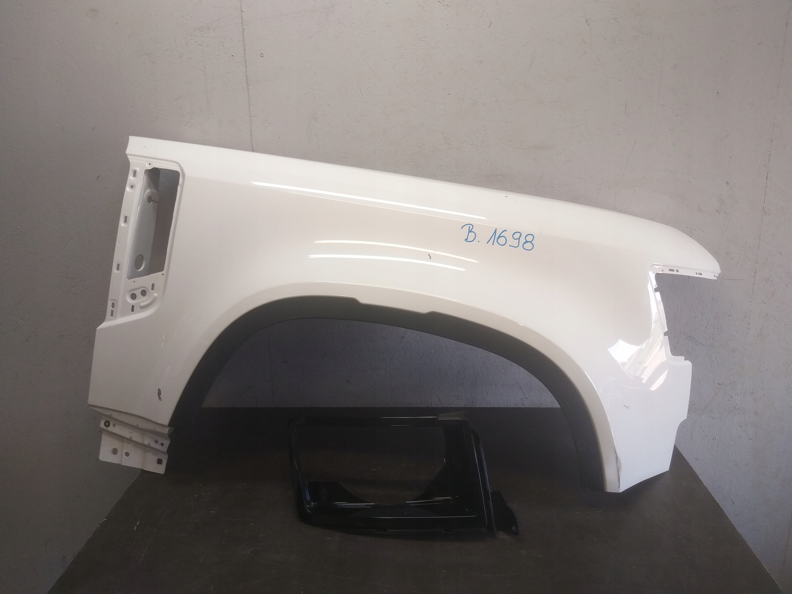 fender front right DEFENDER 20