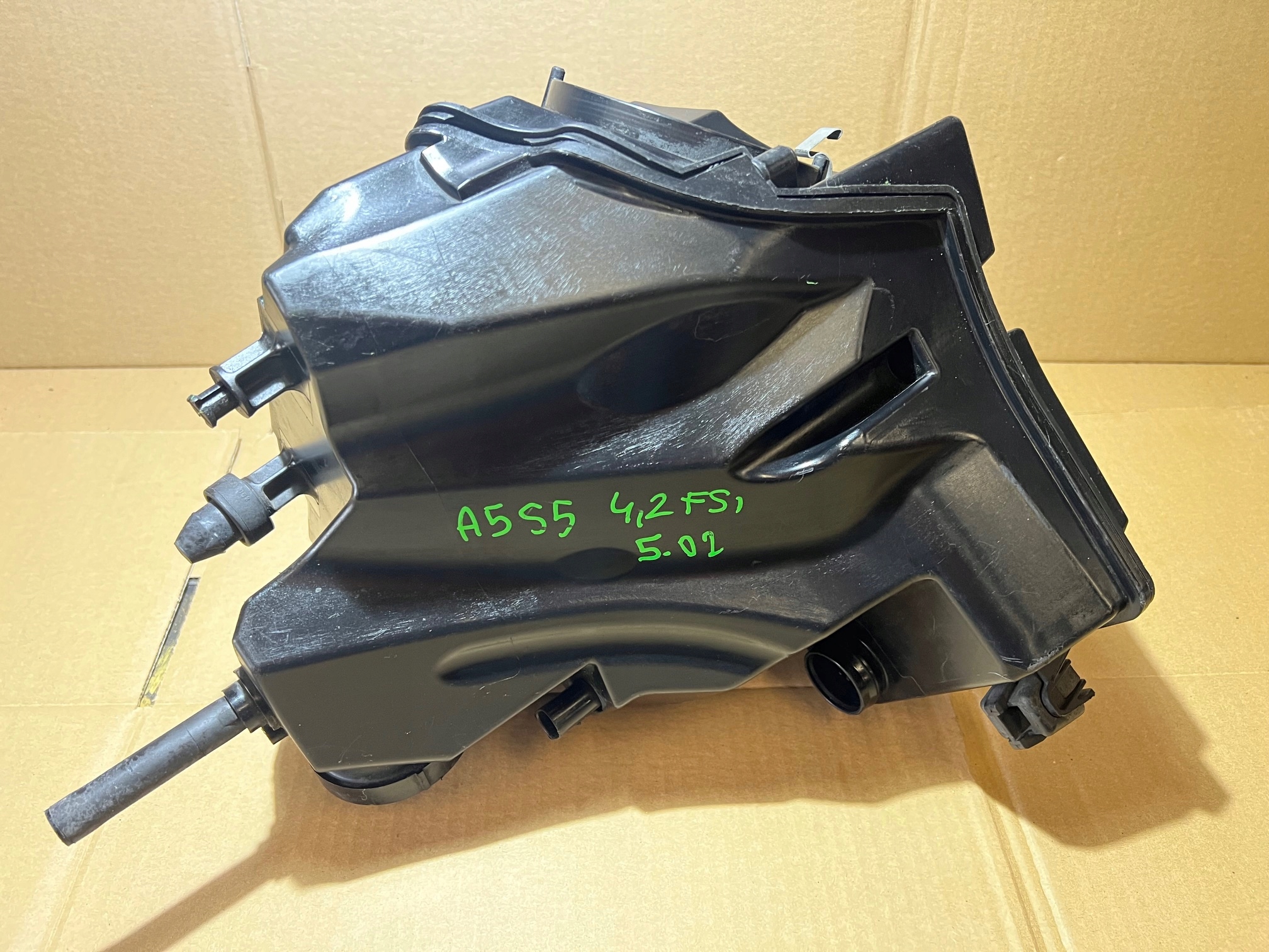 AUDI A5 S5 8T 4.2 FSI Gehäuse filter luft 8K0133835