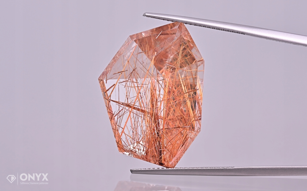 Křemen s rutilem fazetovaný nepravidelný 28x20 mm