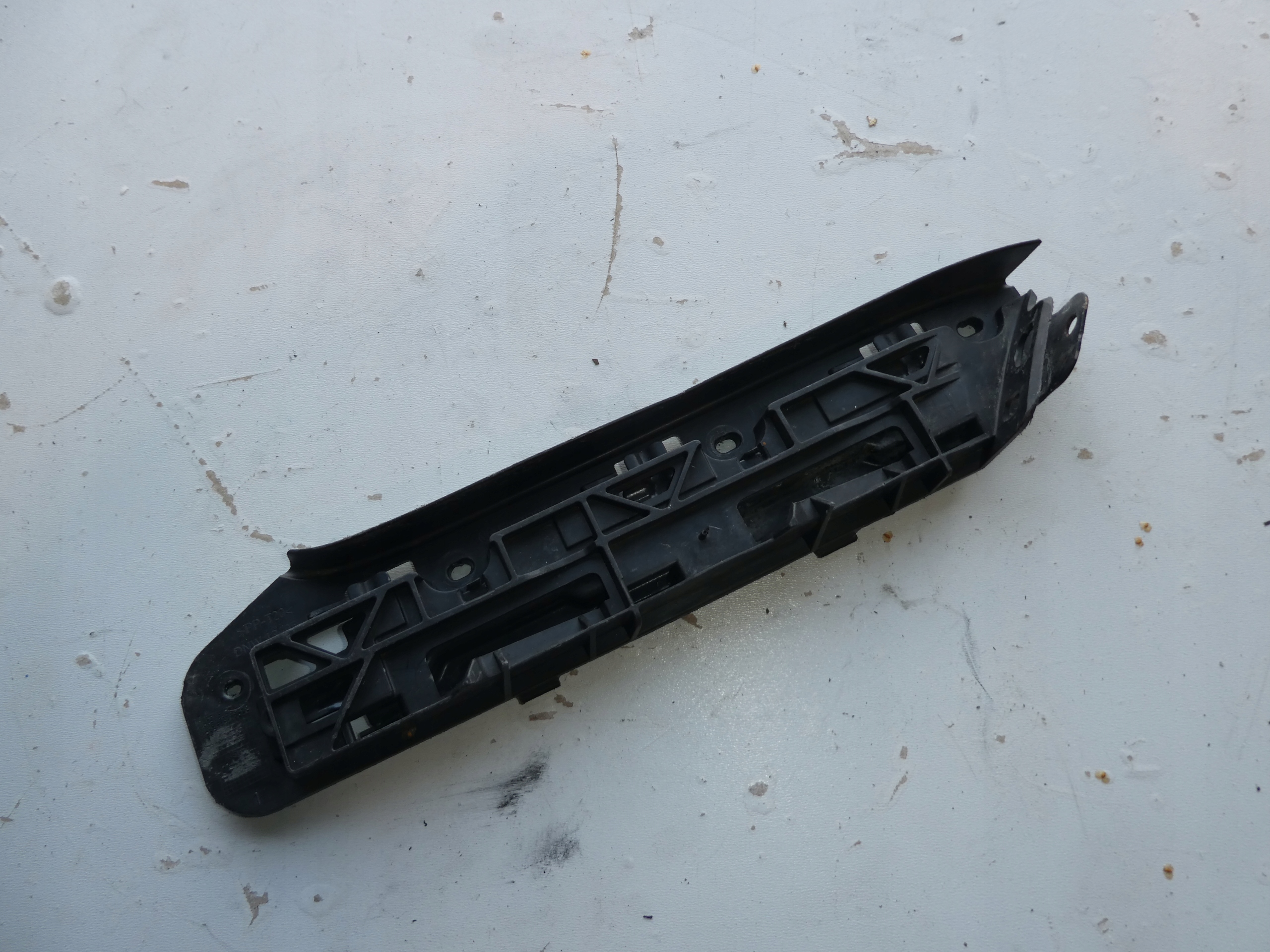 VW TOURAN and 03R bumper bracket front 1T0807935