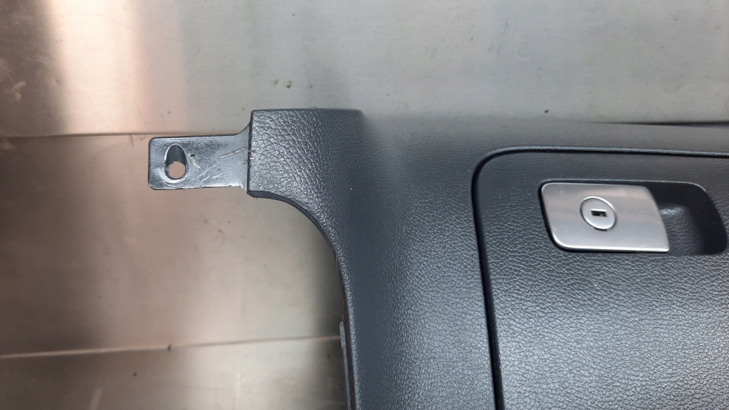 бардачок пассажира 1K1857290 vw Golf V 07R