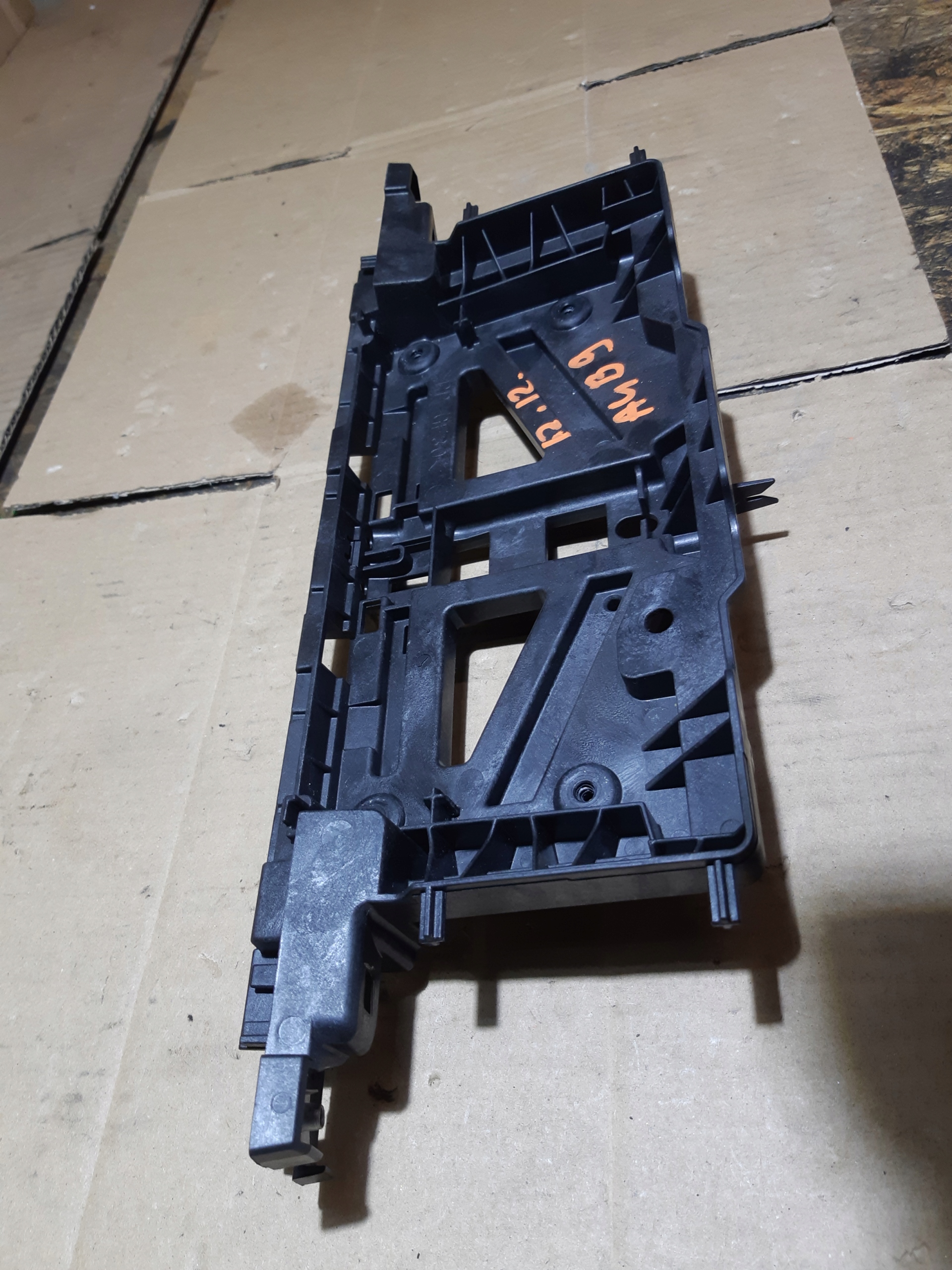 AUDI A4 B9 bracket support holder WYSWIETLACZA LCD
