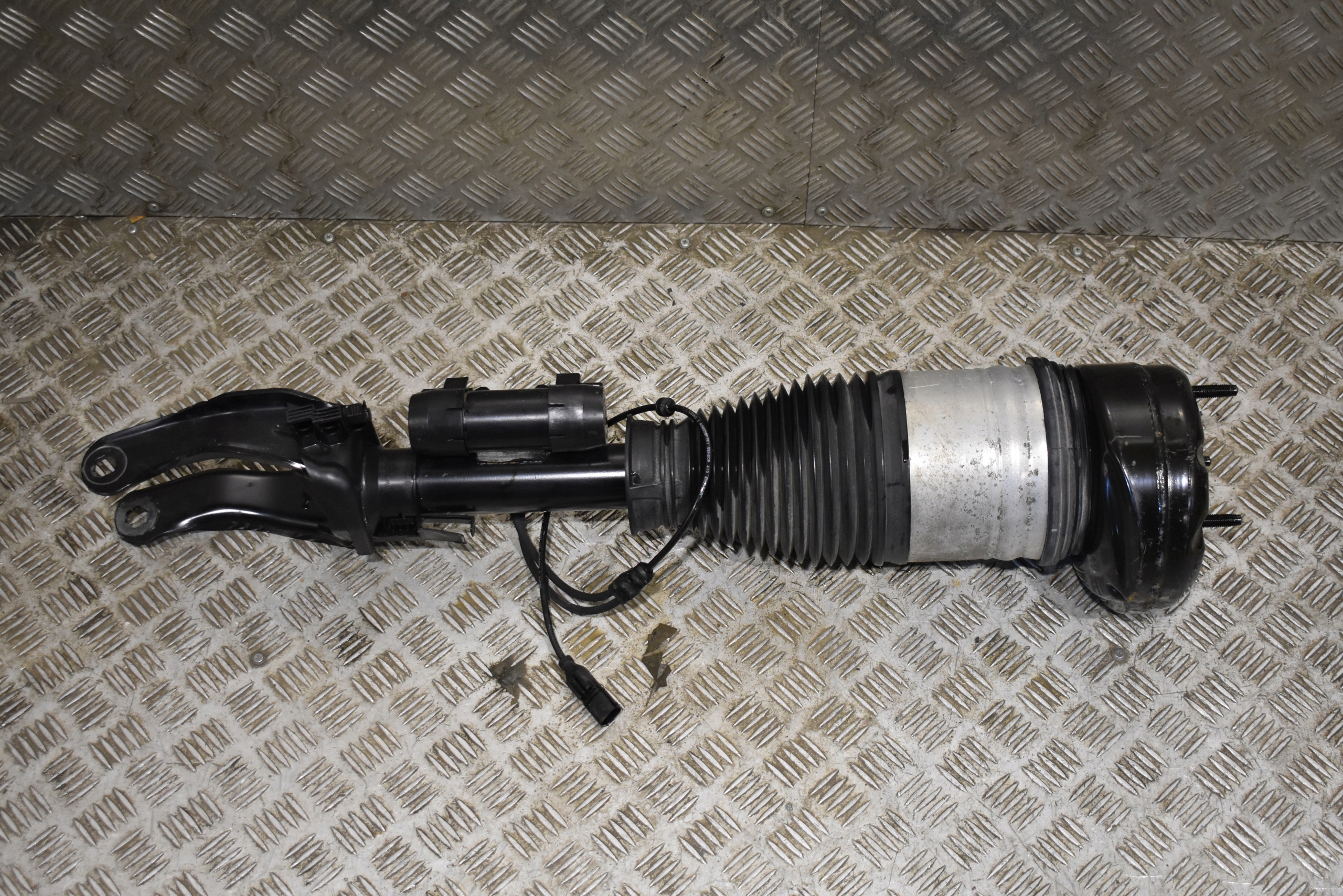 IDEALNY shock absorber front front right MERCEDES GLE W167 C167 6.3 1