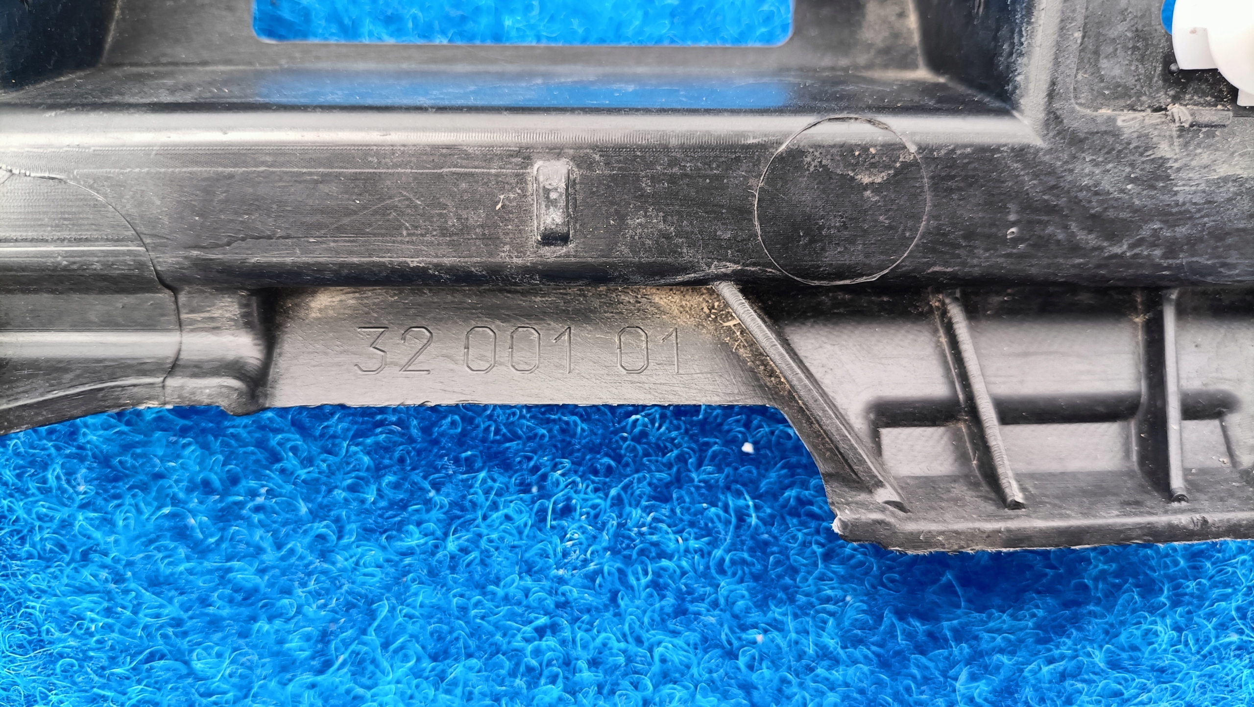 VW PASSAT B8 right bracket holder mouldings PROGOWEJ 106501400100 K89/613
