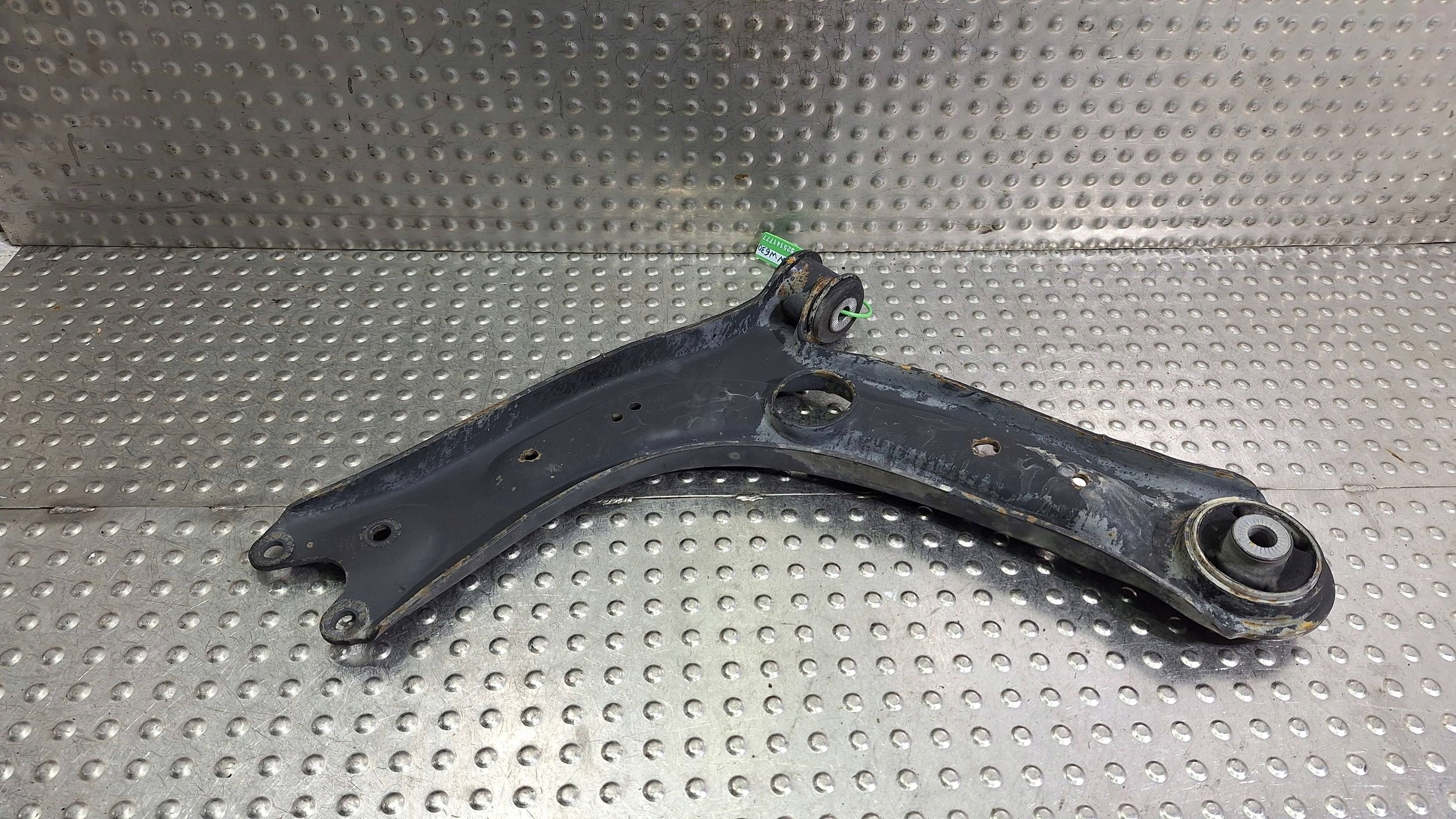 arm right front 3Q0407154P VW TOURAN III 5TA