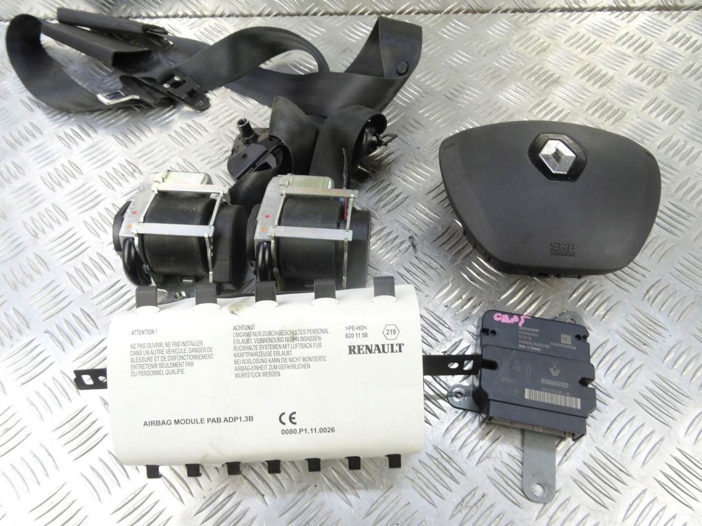 renault CAPTUR и Подушки ремни комплект