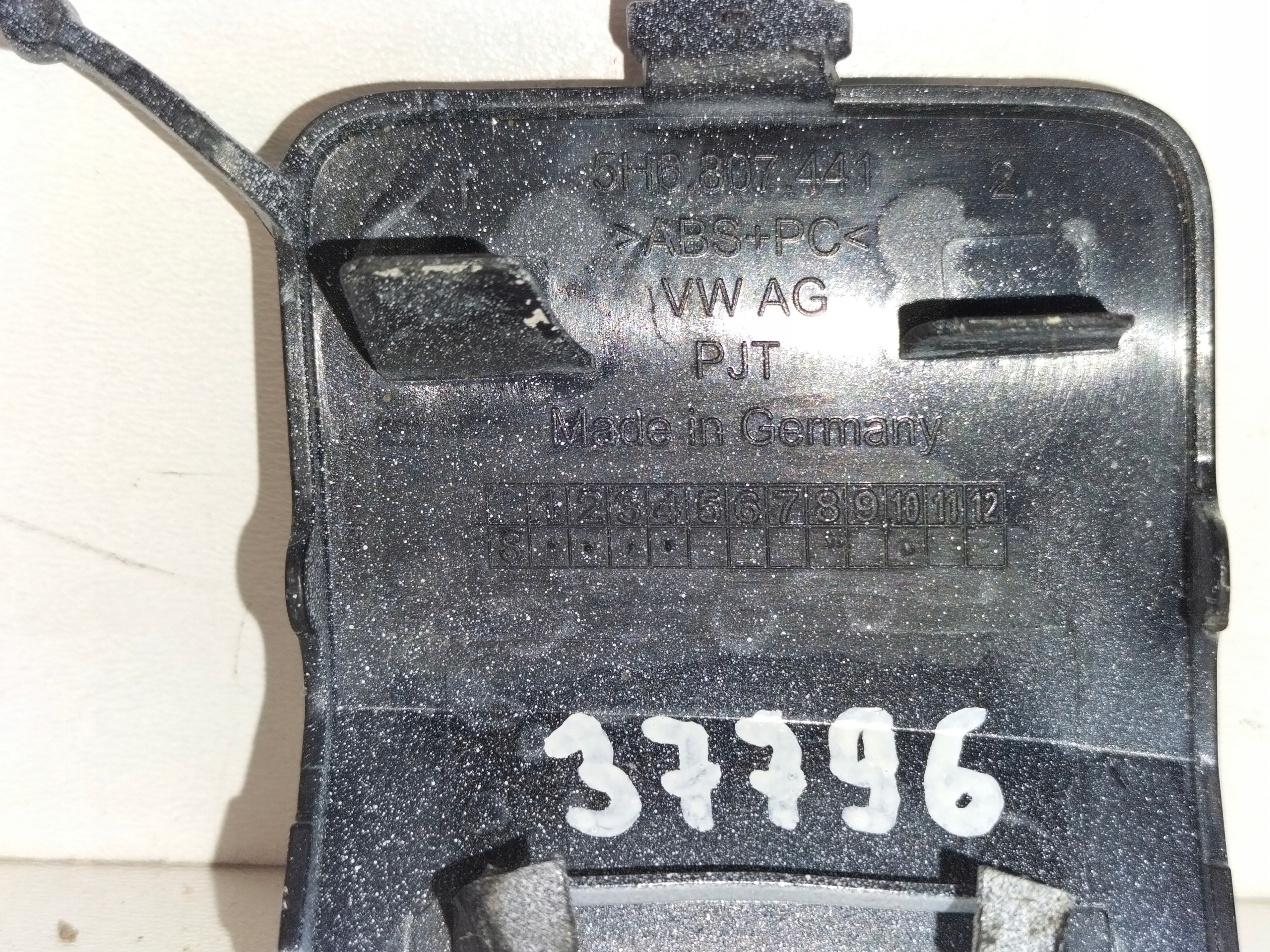 ABSCHLEPPÖSE DER STOSSSTANGE HECK VW GOLF 8 VIII 20- HB