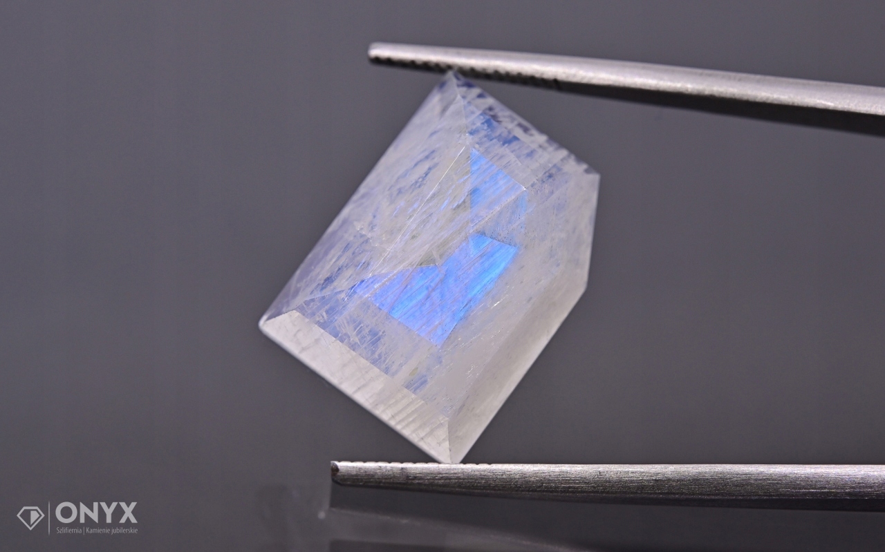 Měsíční kámen fazetovaný nepravidelný 16x12 mm