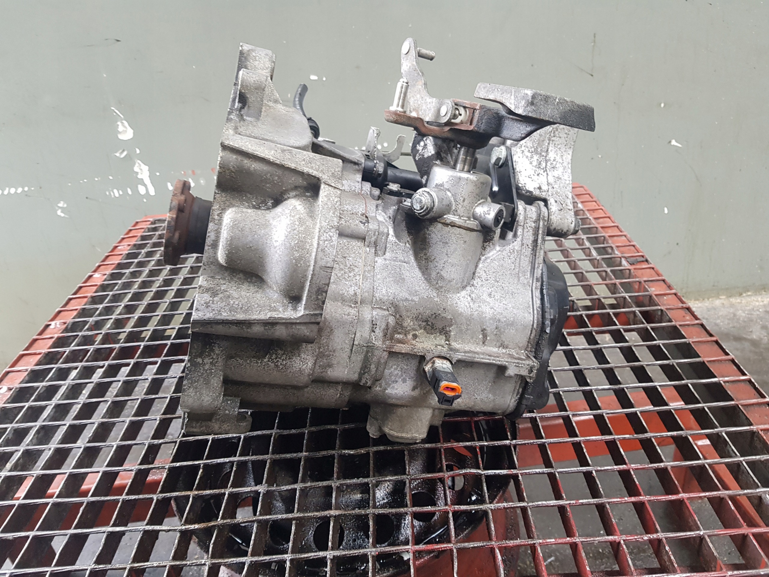 getriebe schaltgetriebe AUDI A3 8P 1.6 FSI FVH