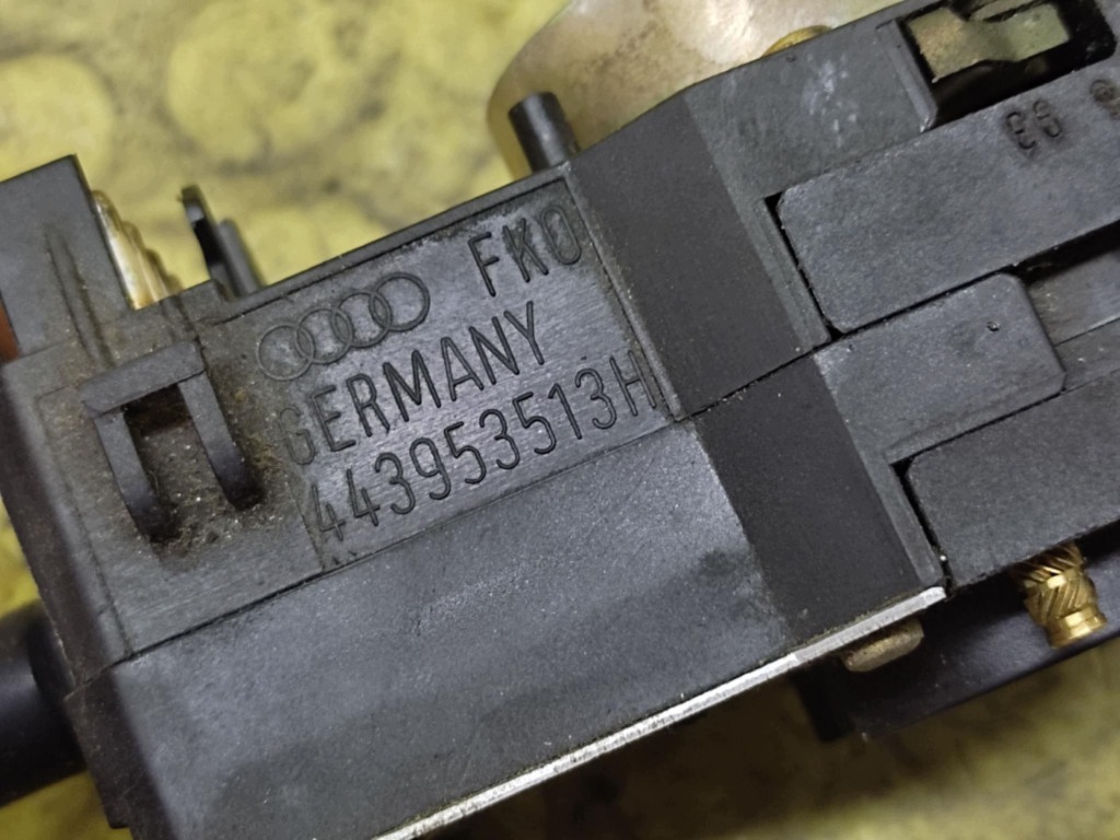 AUDI 80 B4 commande levier commodo sous volant 4A0953503