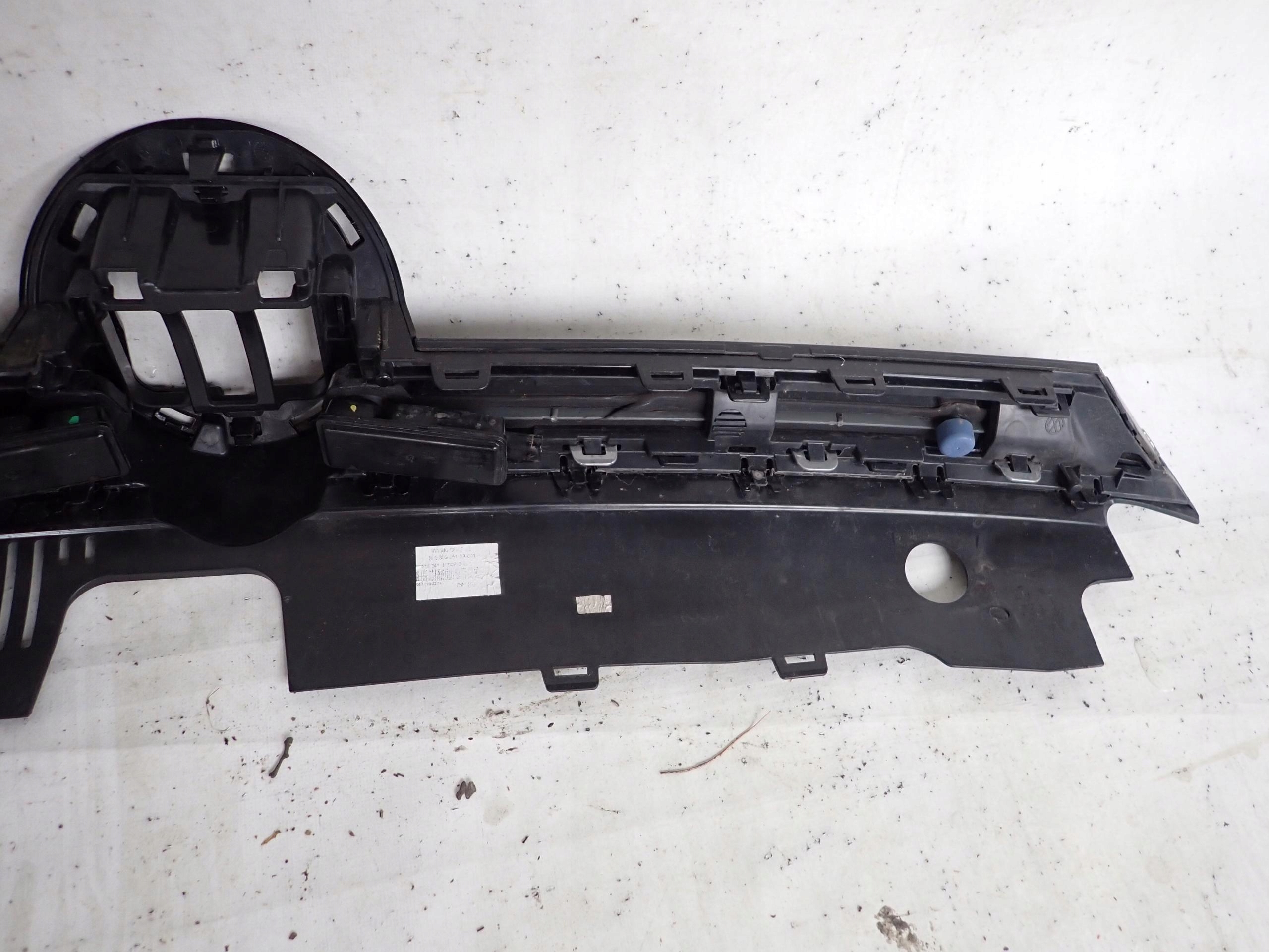 VW GOLF VIII 8 5H0 19- GRILLA grille radiator LED