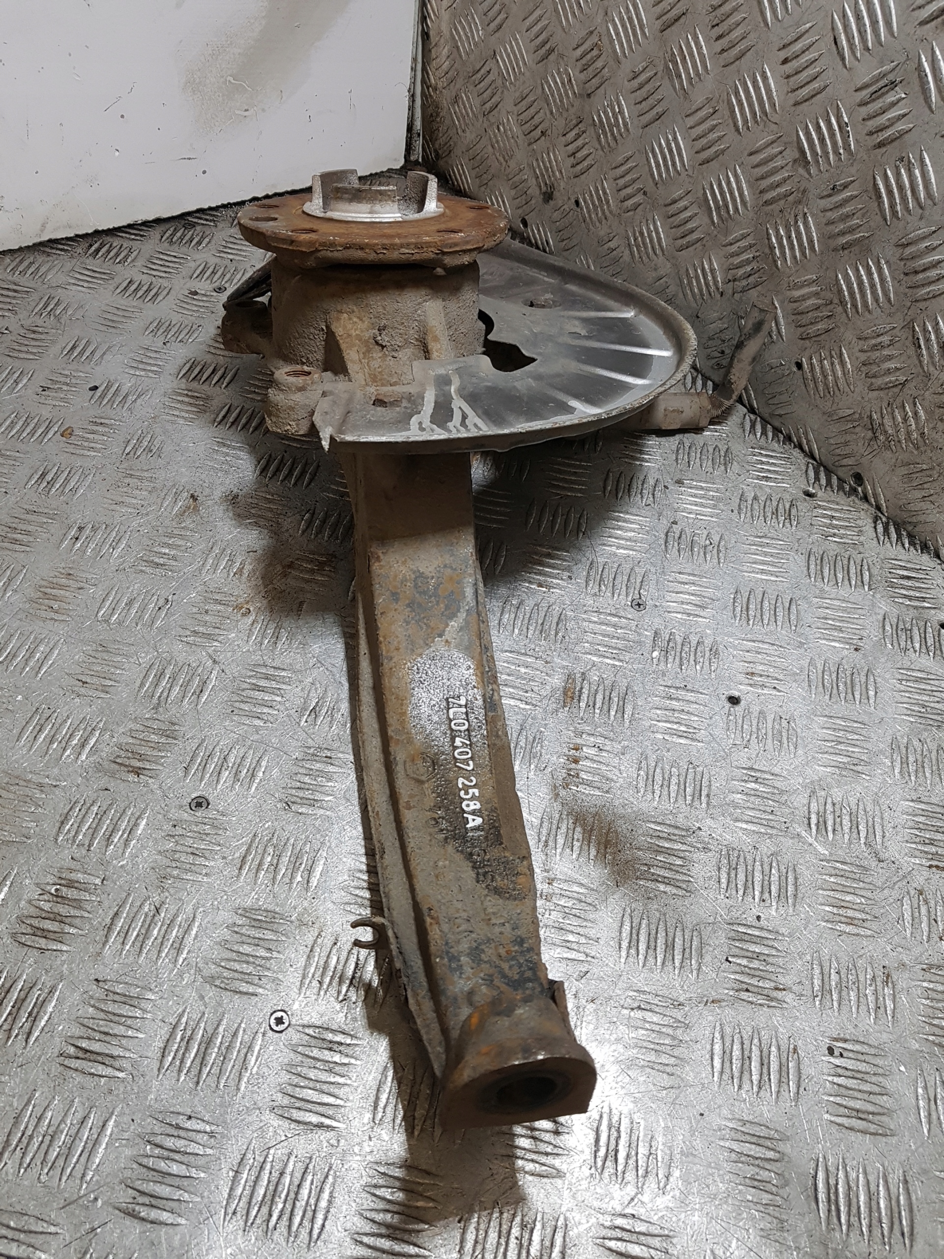 otoč čepu pravý předek AUDI Q7 7L0407258A