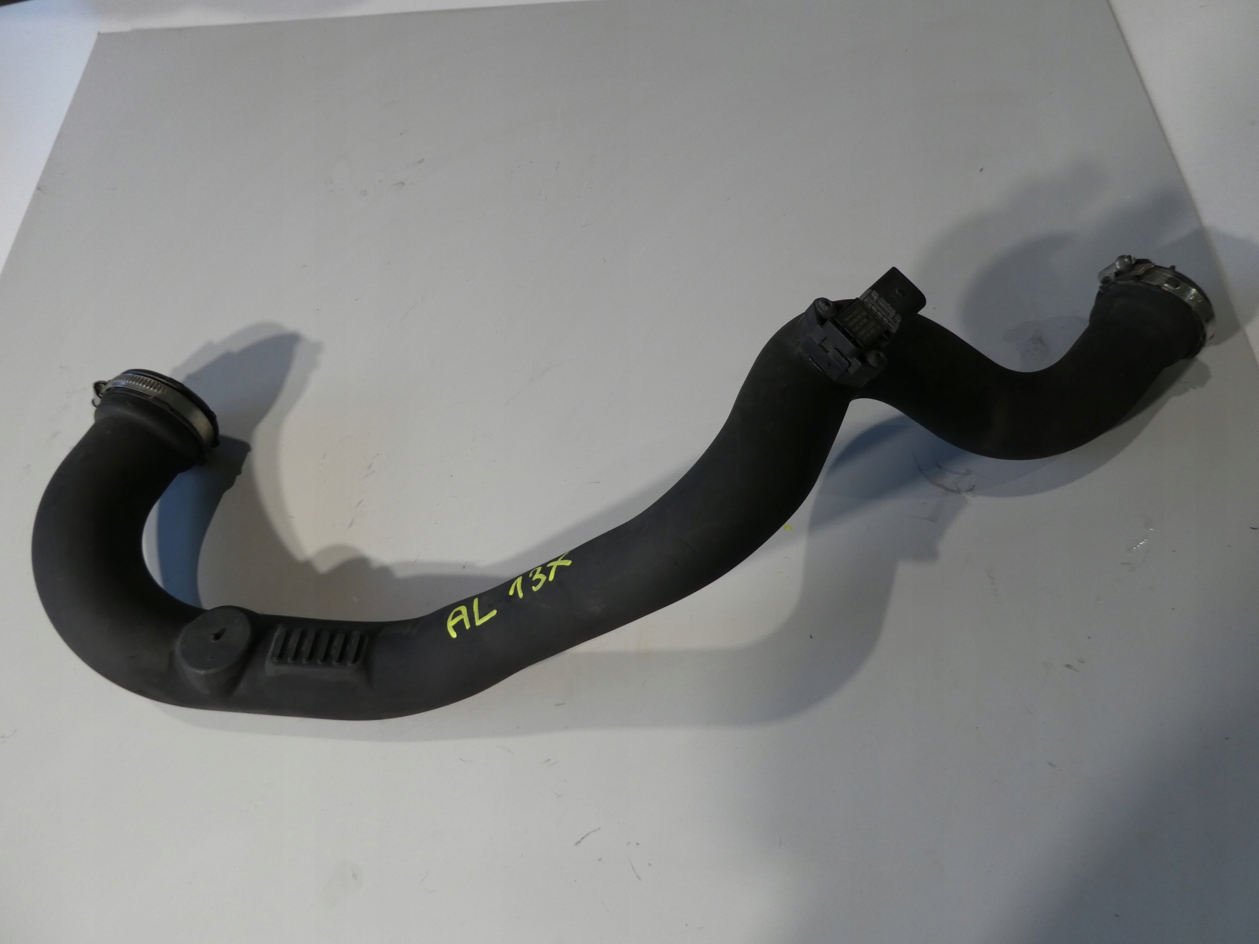 hadice trouba vedení intercoolera AUDI A4 B8 8K0145673